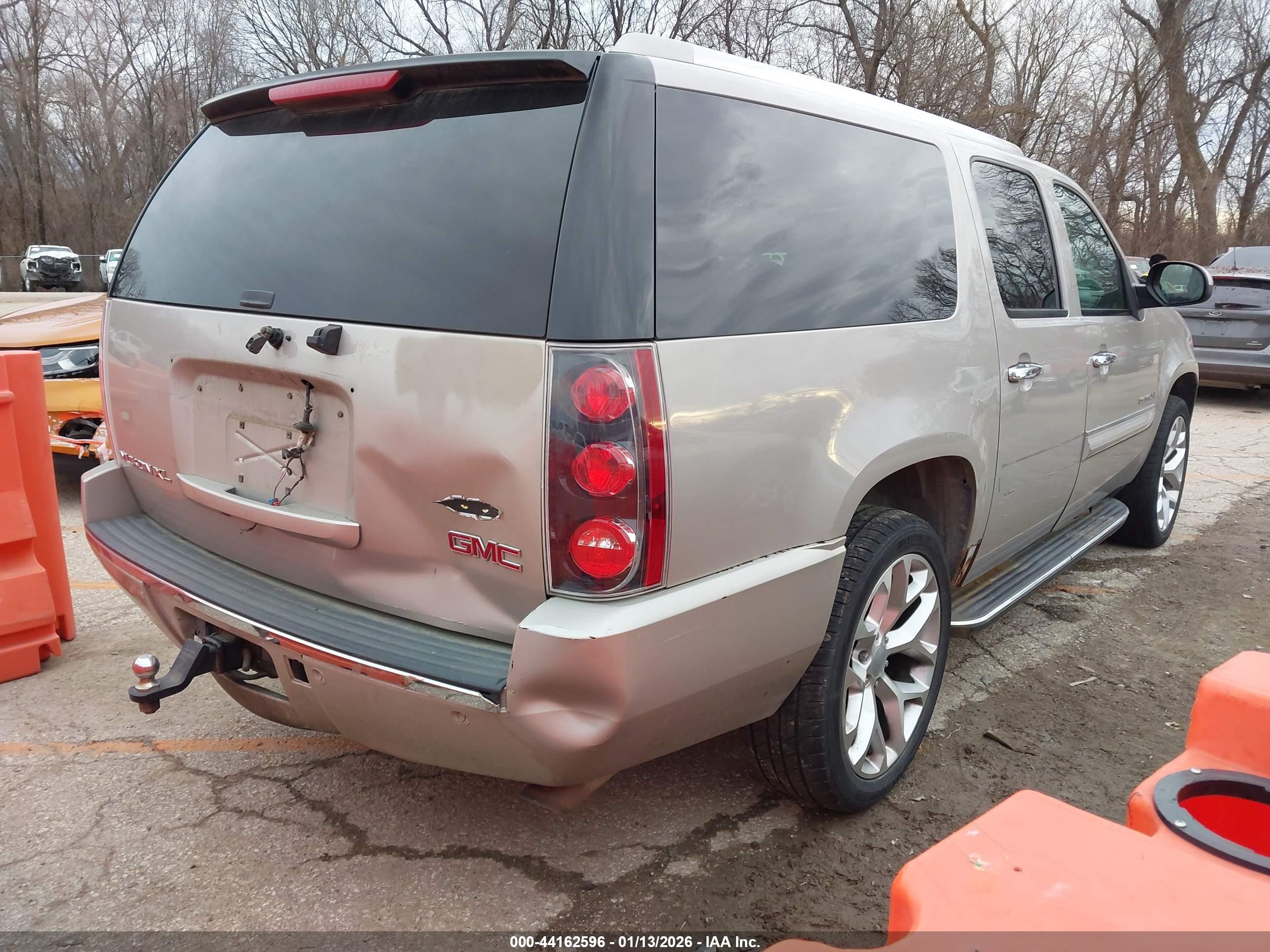 GMC YUKON image 4