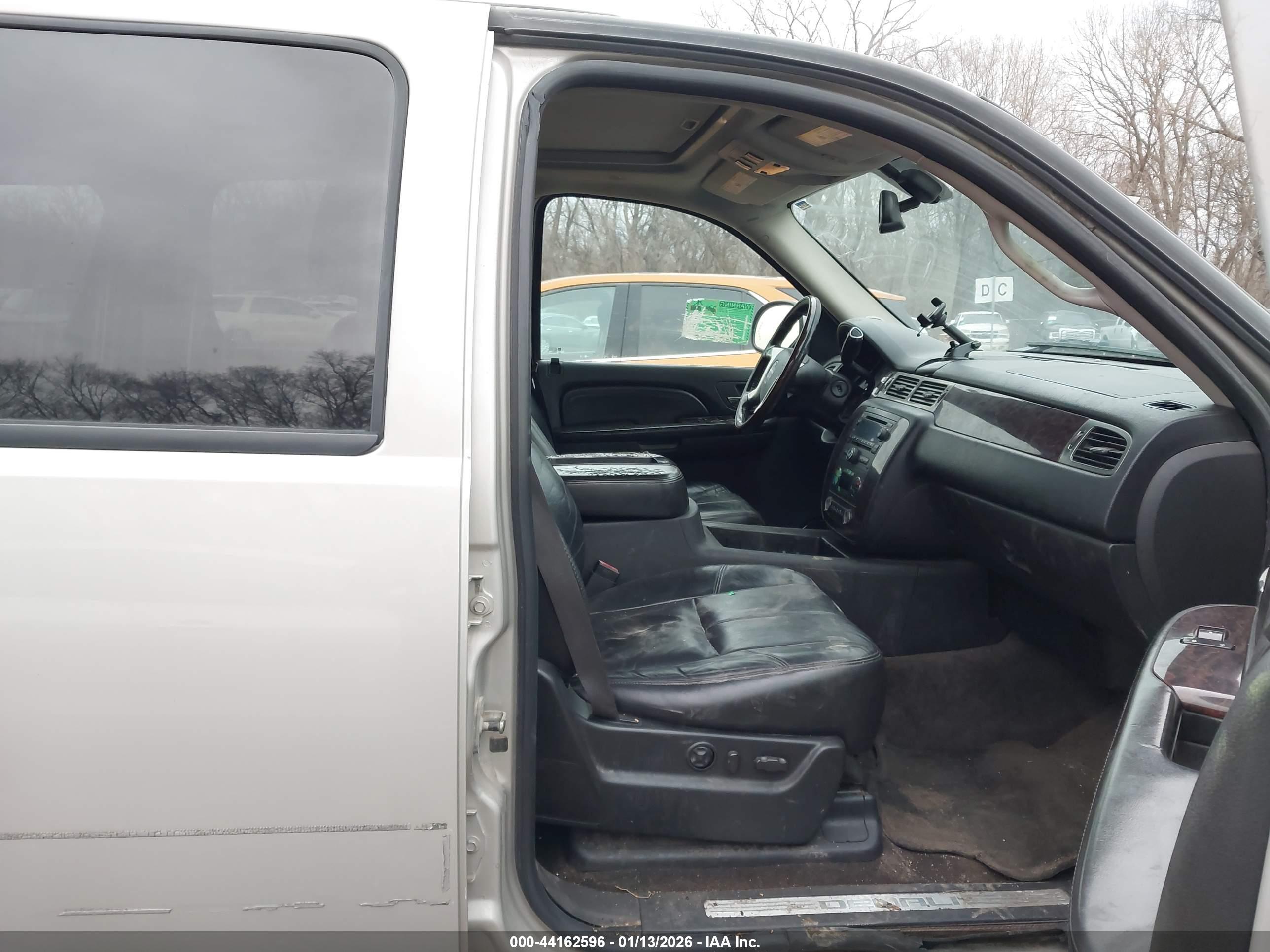 GMC YUKON image 5