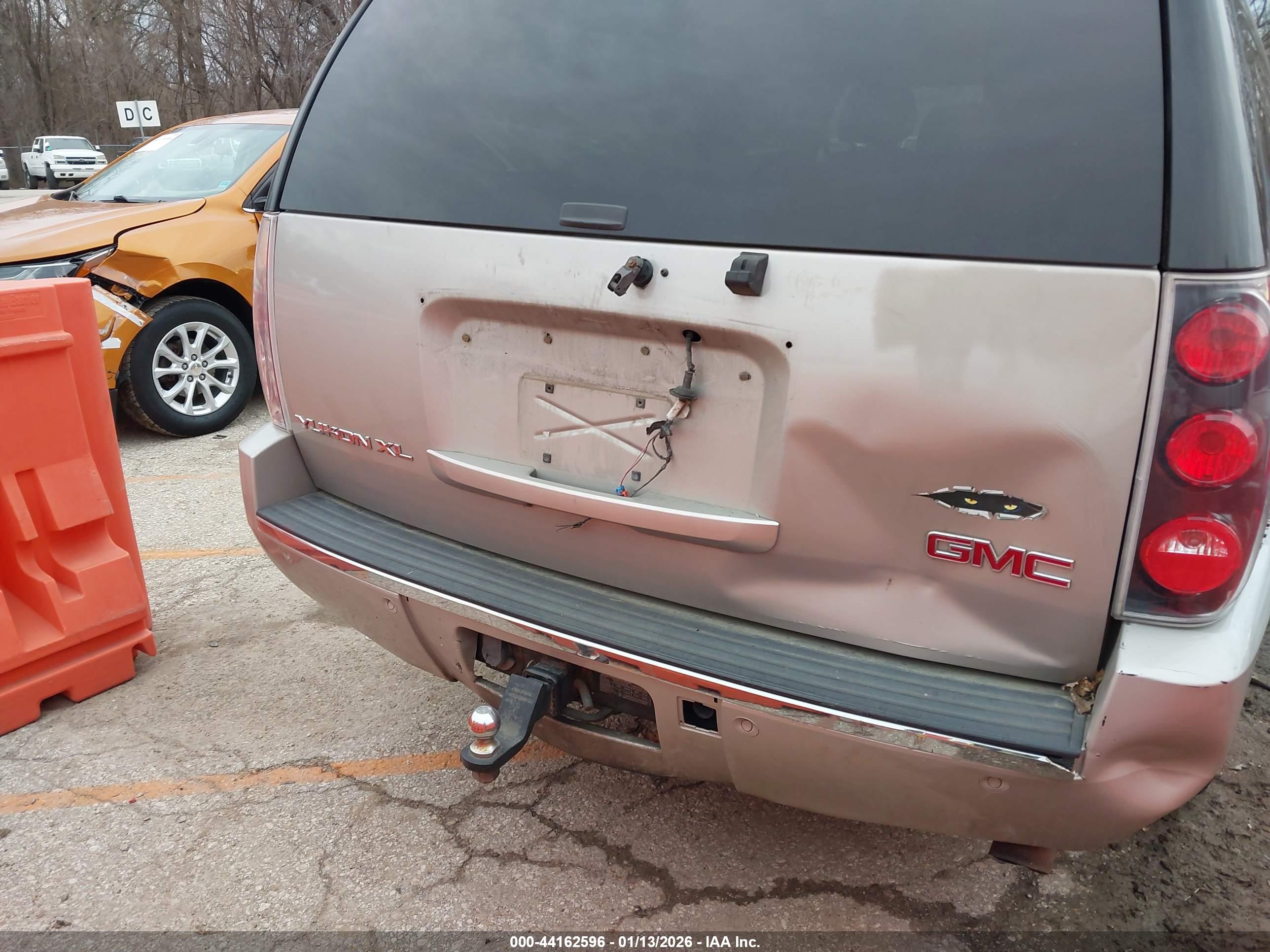 GMC YUKON image 6