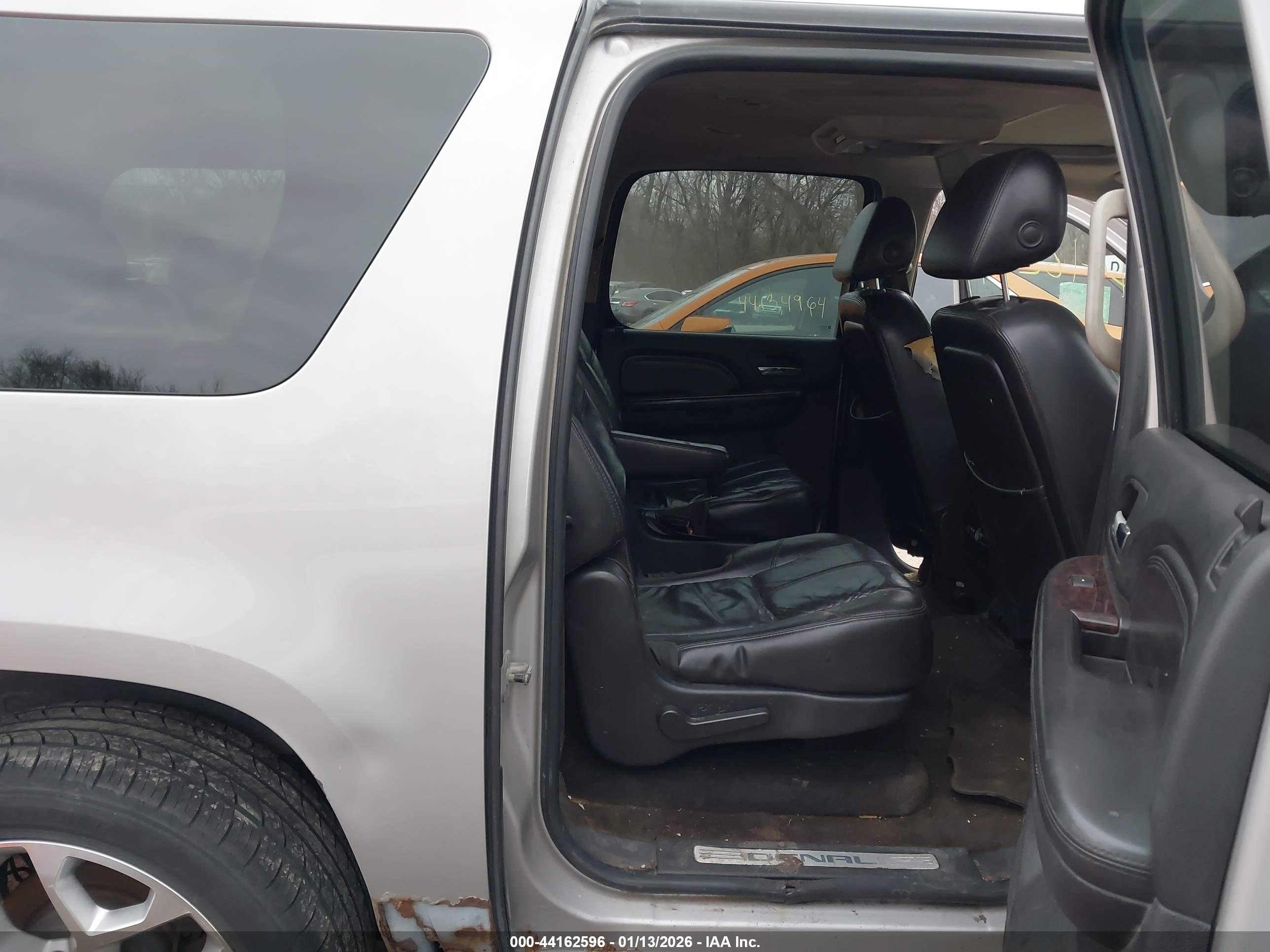 GMC YUKON image 8