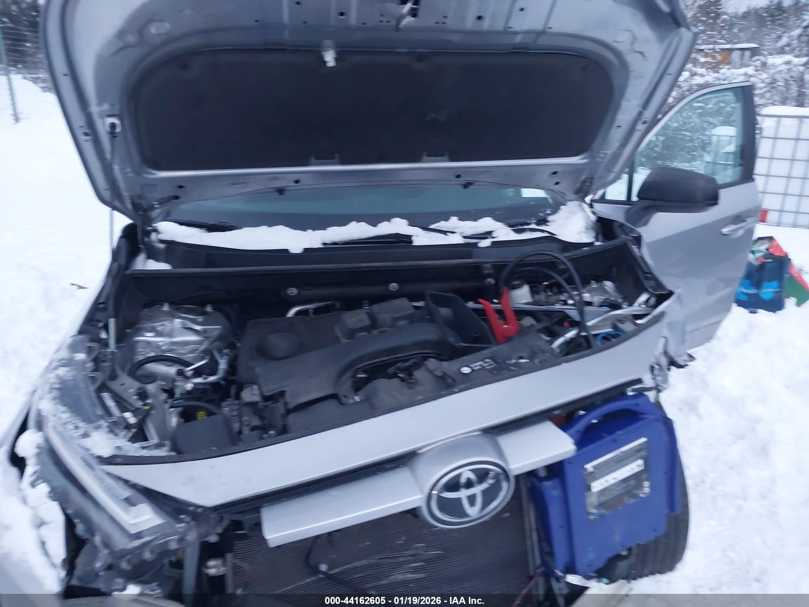 TOYOTA RAV4 image 10