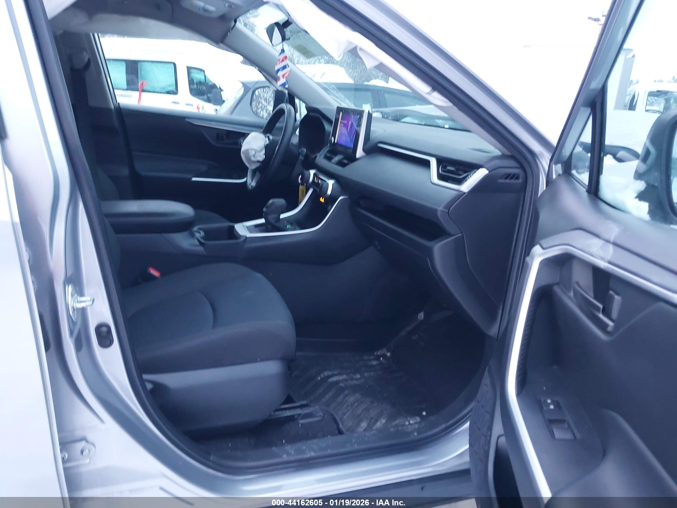 TOYOTA RAV4 image 5