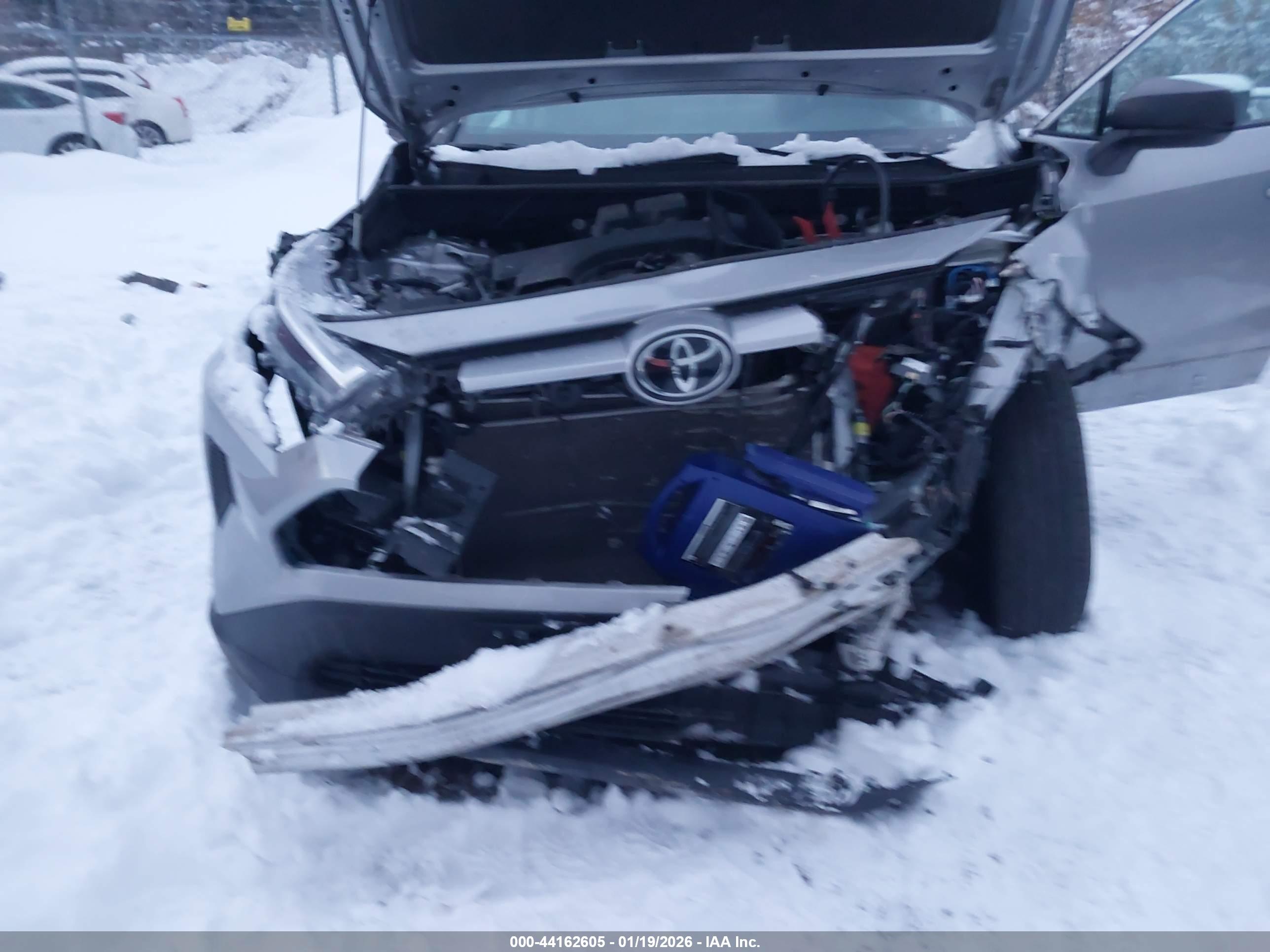 TOYOTA RAV4 image 6