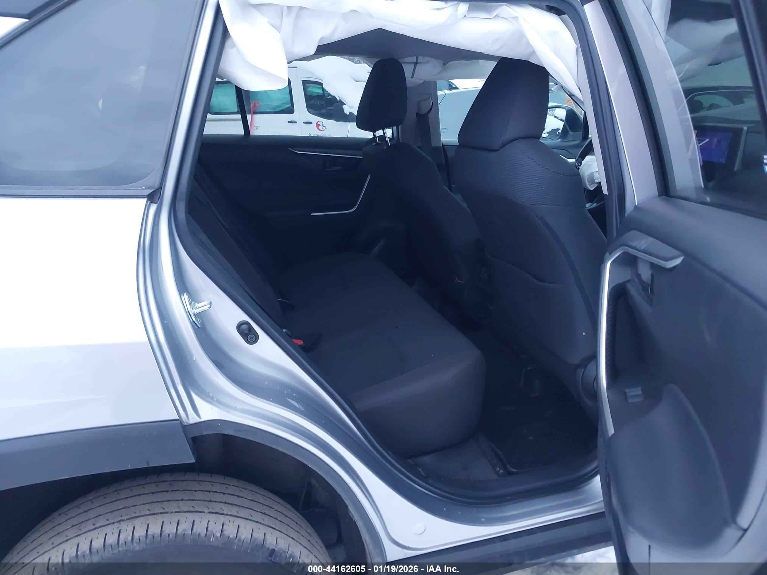 TOYOTA RAV4 image 8