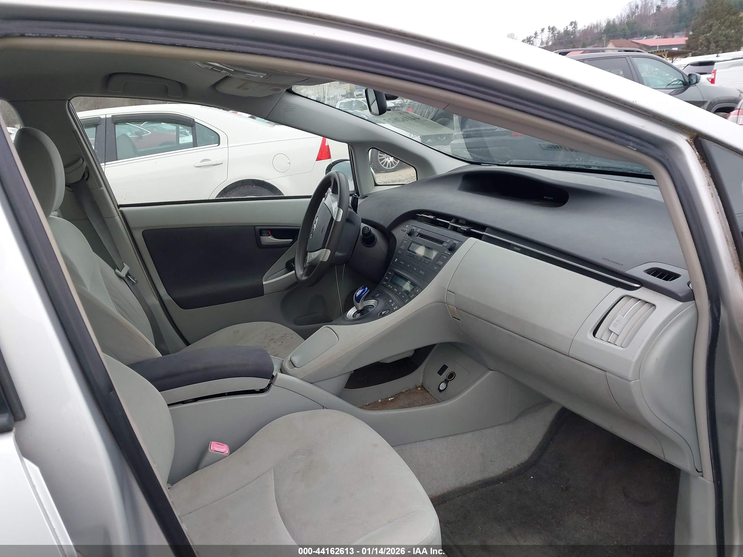 TOYOTA PRIUS image 5