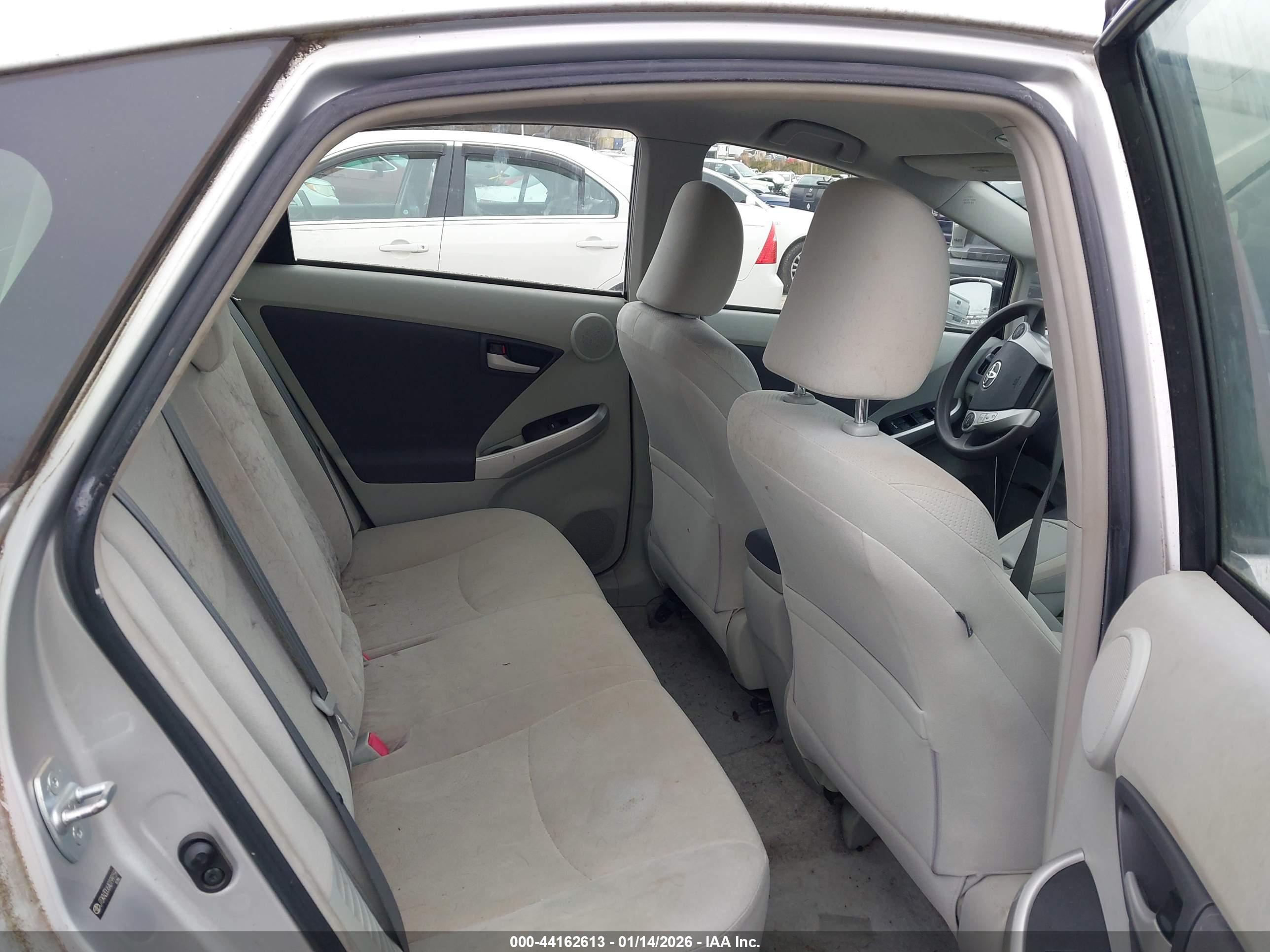 TOYOTA PRIUS image 8