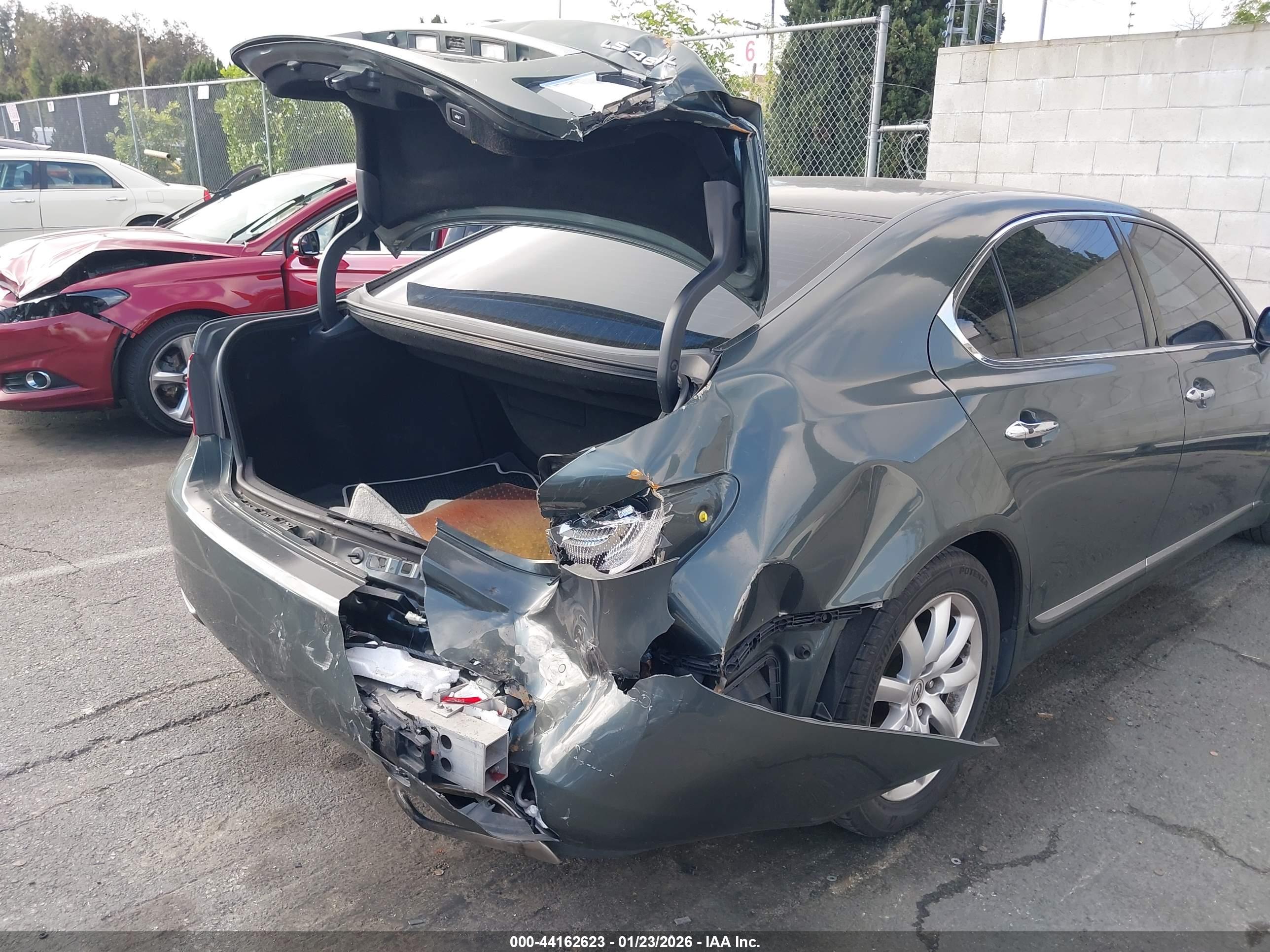 LEXUS LS image 6