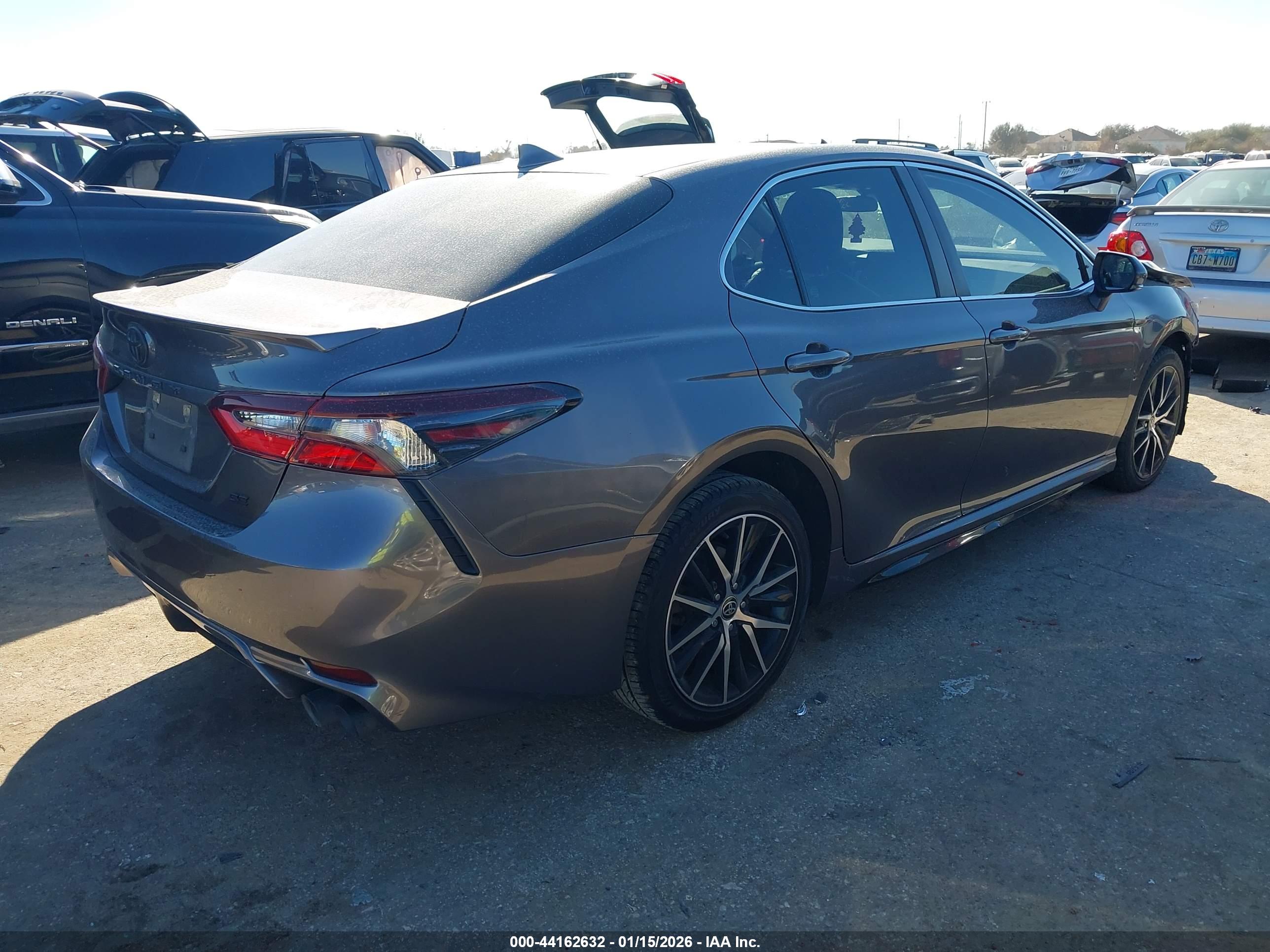 TOYOTA CAMRY image 4