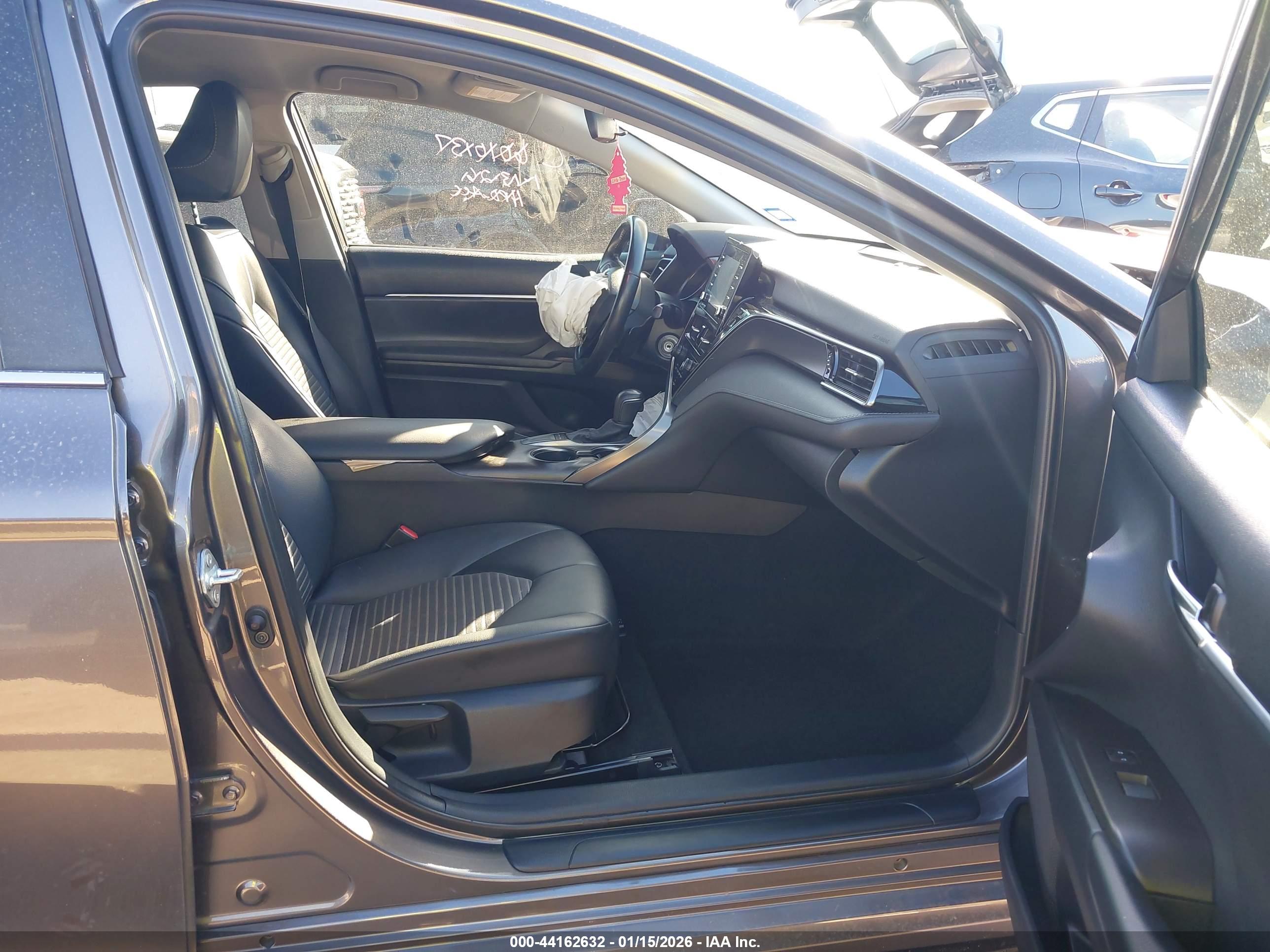 TOYOTA CAMRY image 5
