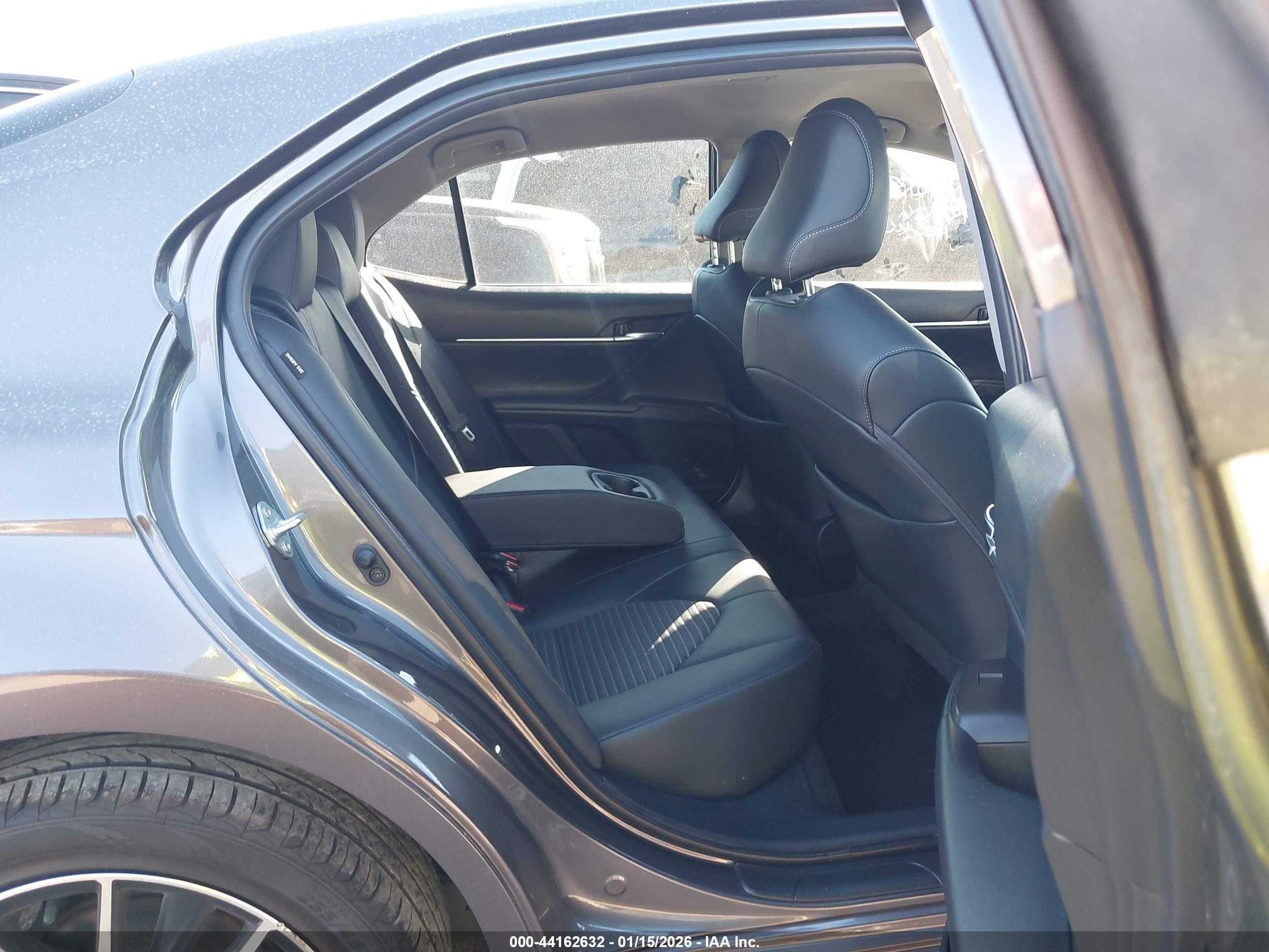 TOYOTA CAMRY image 8