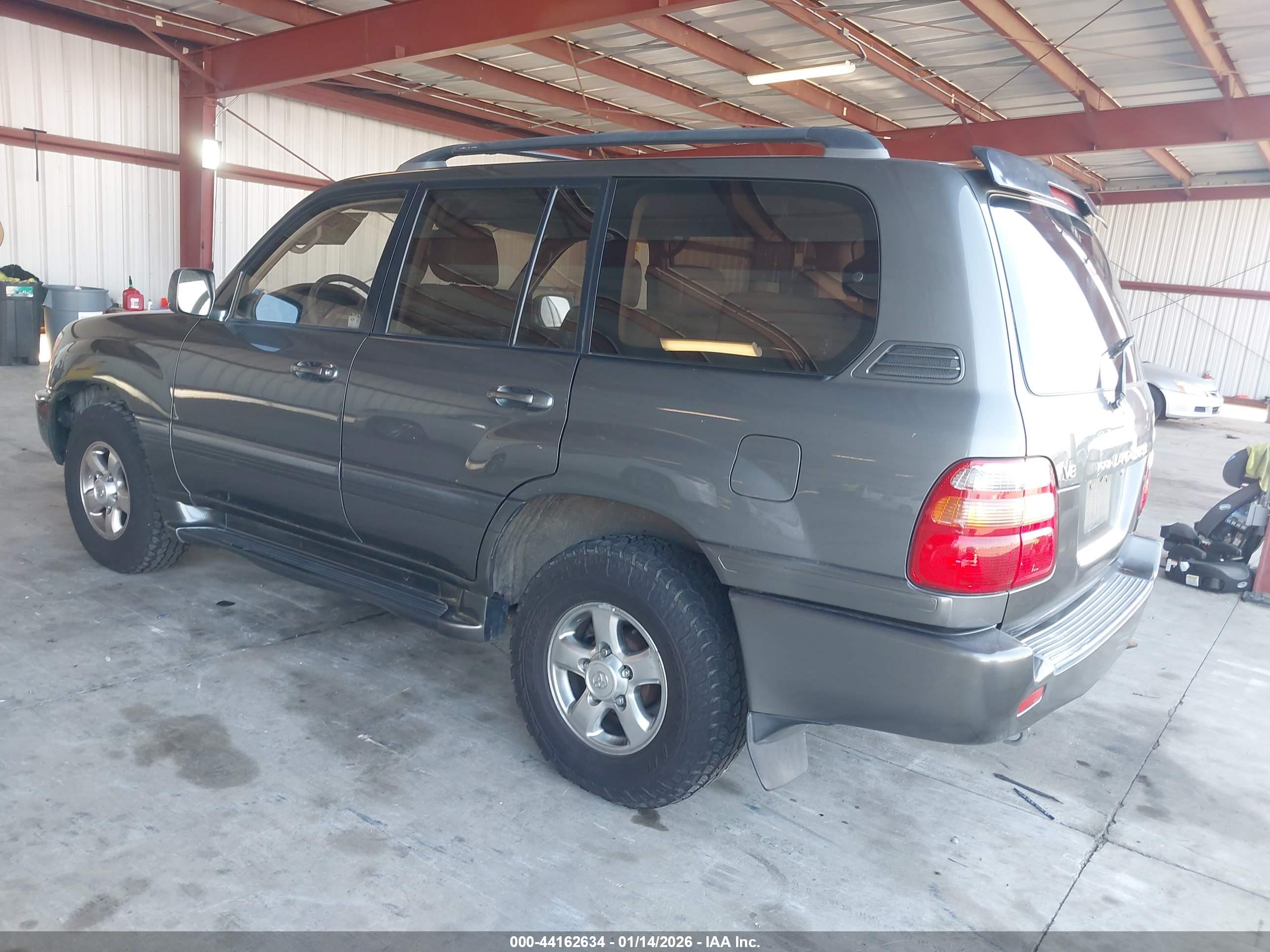 TOYOTA LAND image 3