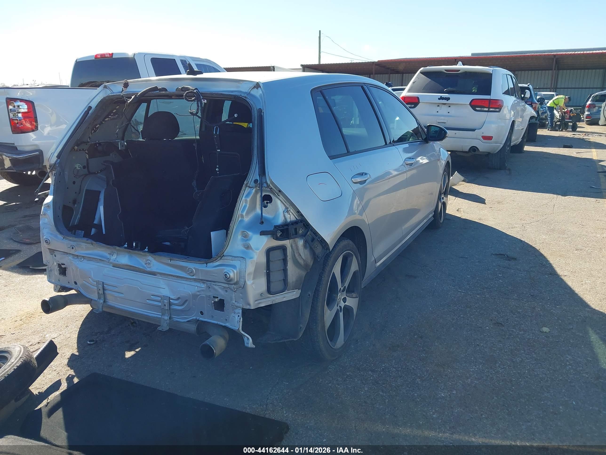 VOLKSWAGEN GOLF image 4