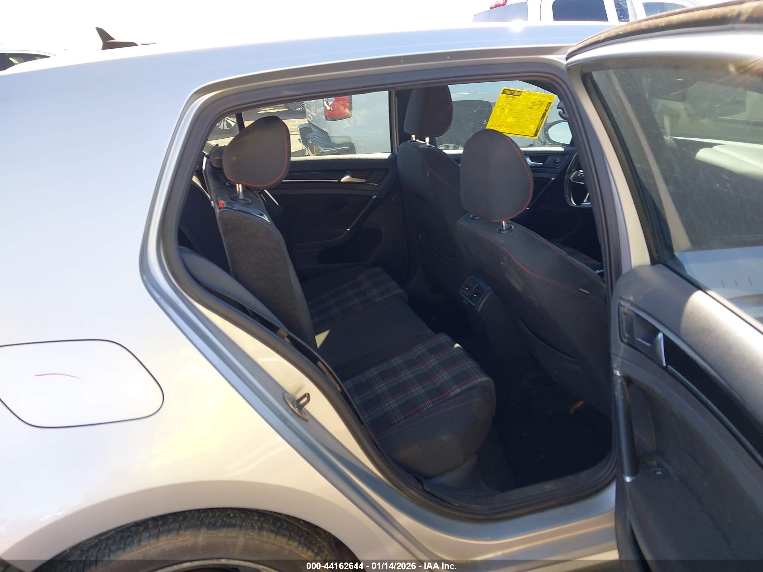 VOLKSWAGEN GOLF image 8