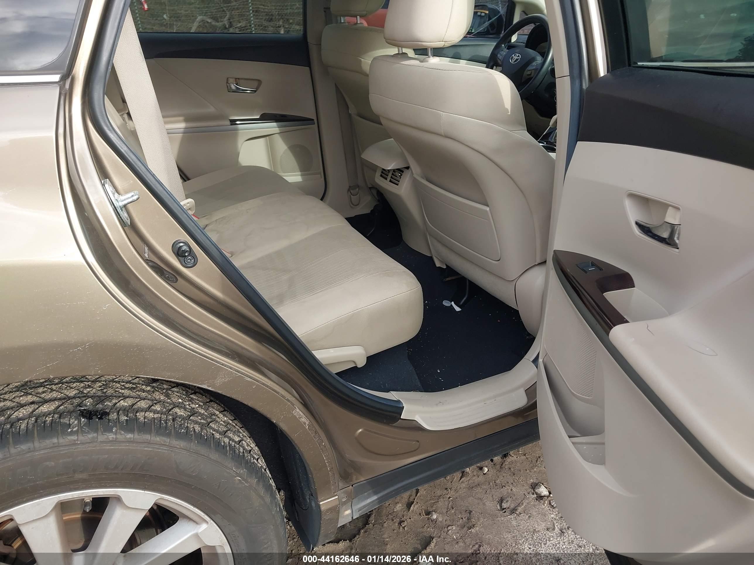 TOYOTA VENZA image 8
