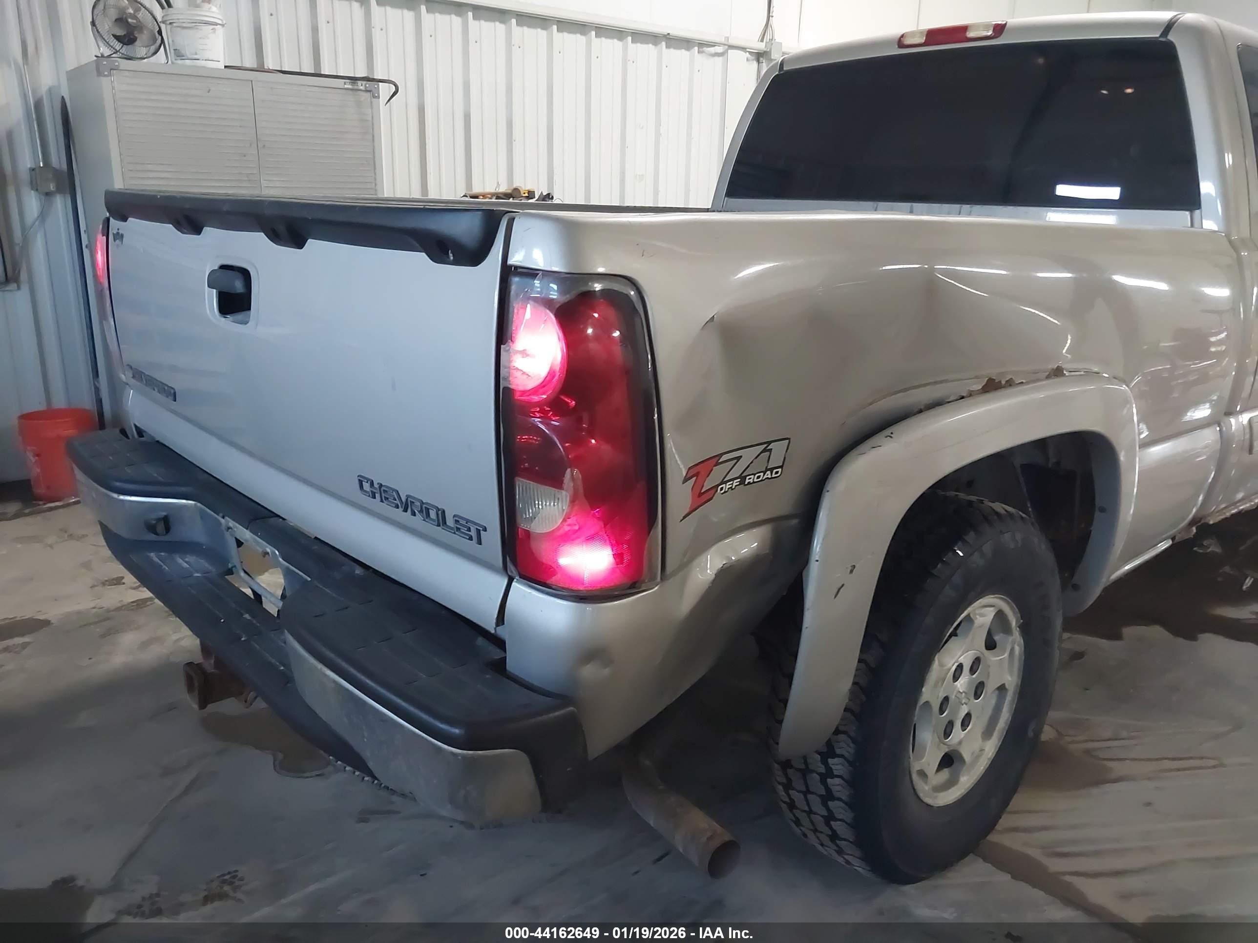 CHEVROLET SILVERADO image 6