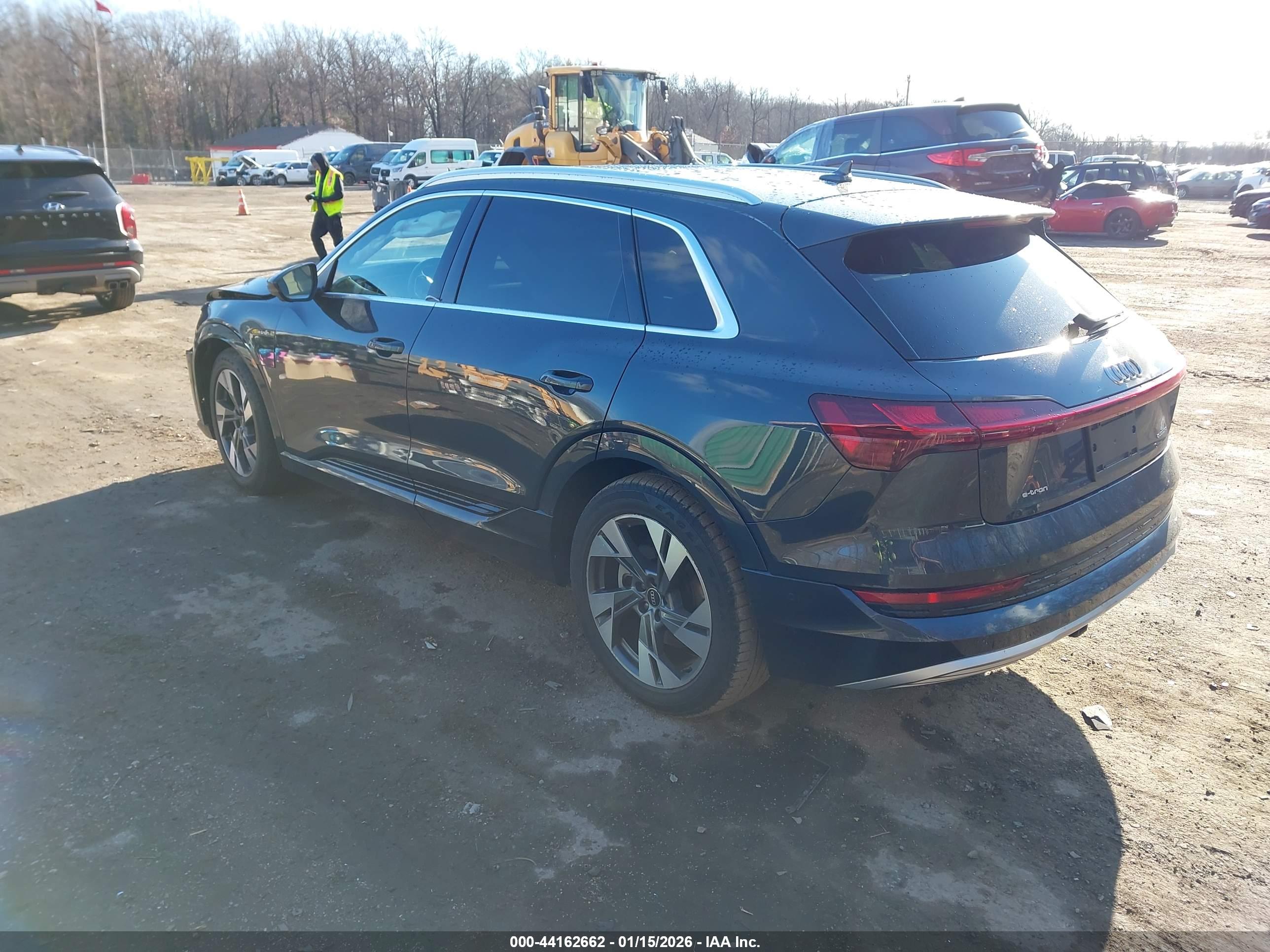 AUDI E-TRON image 3