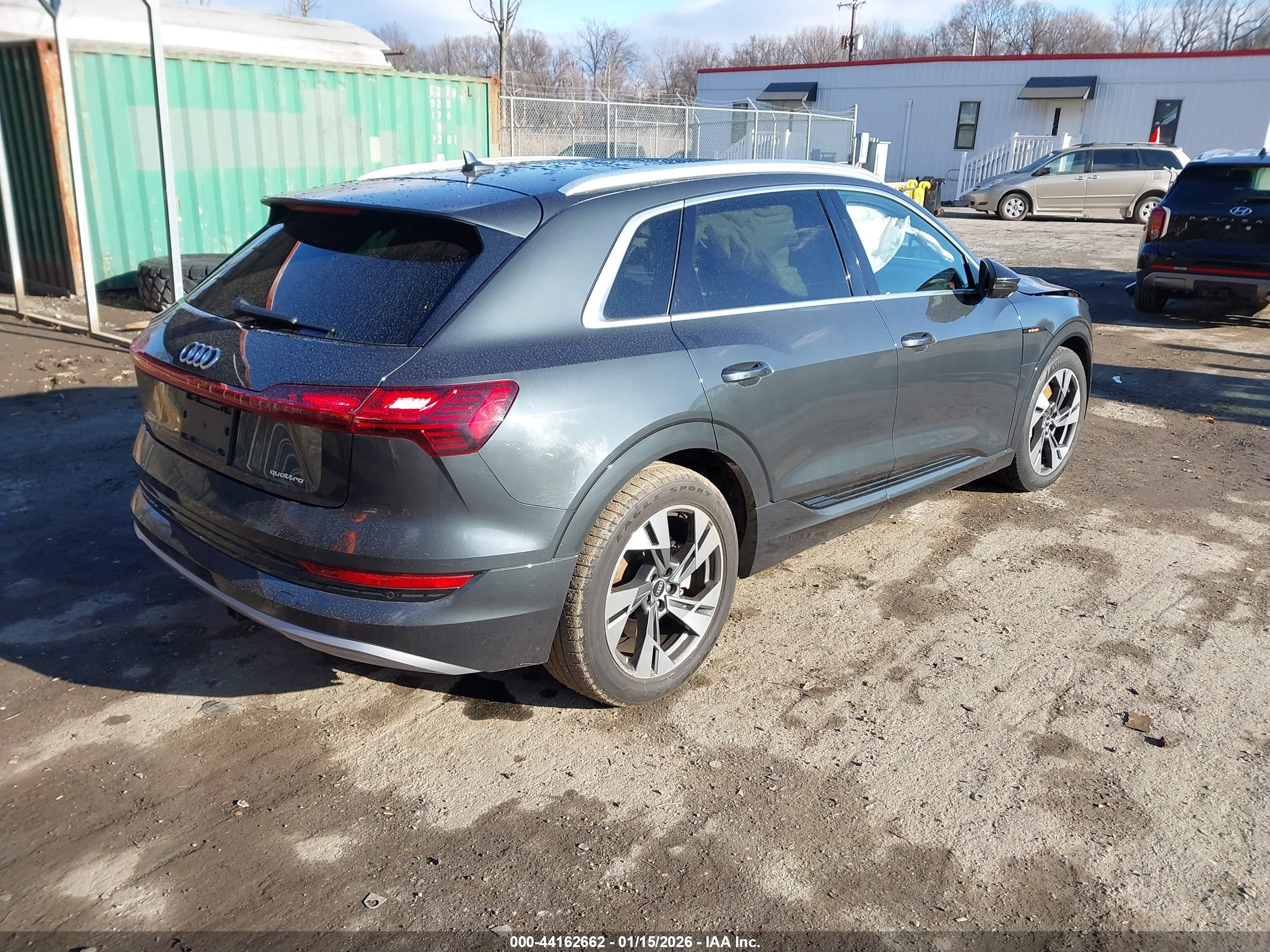 AUDI E-TRON image 4