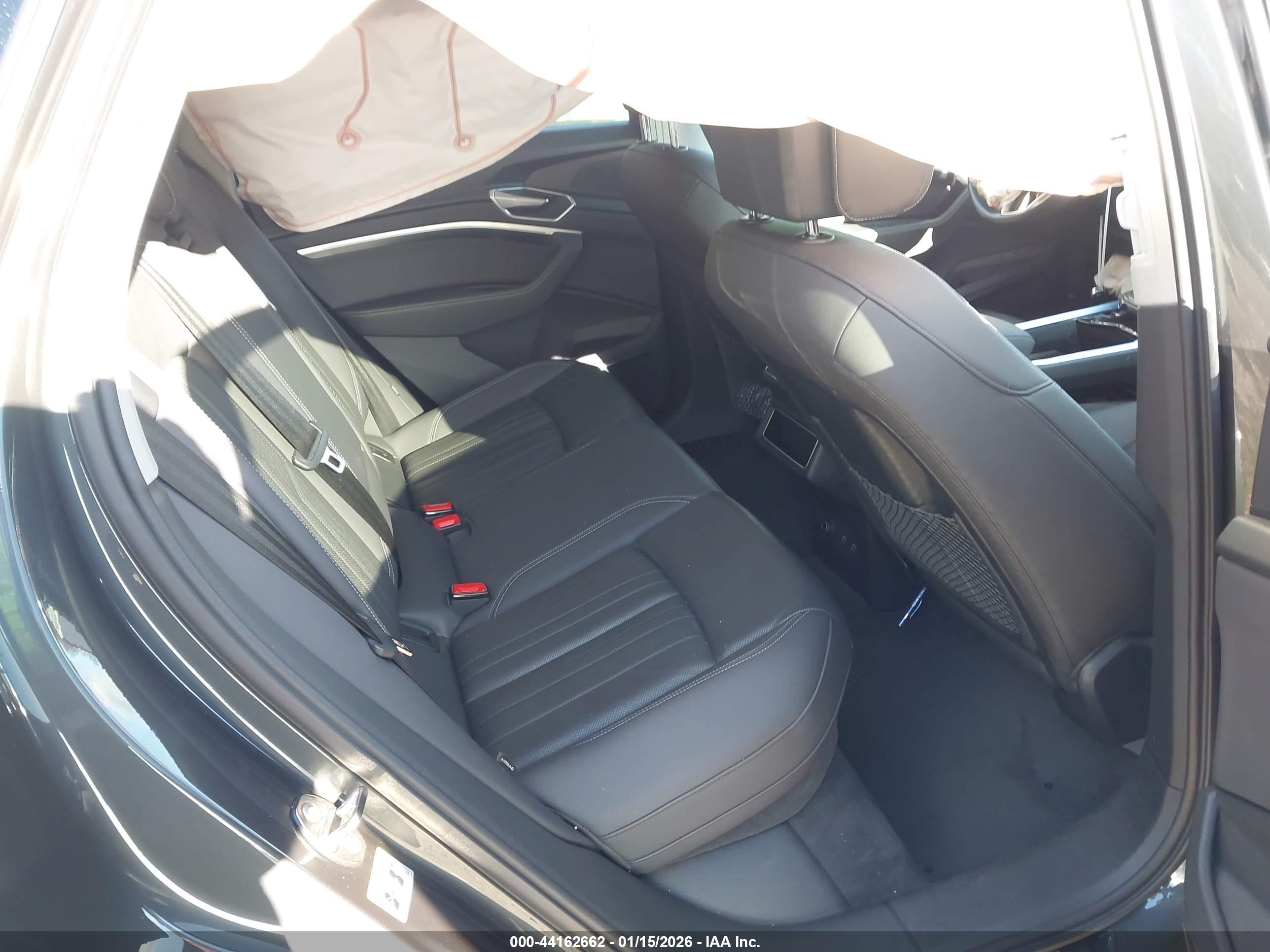AUDI E-TRON image 8