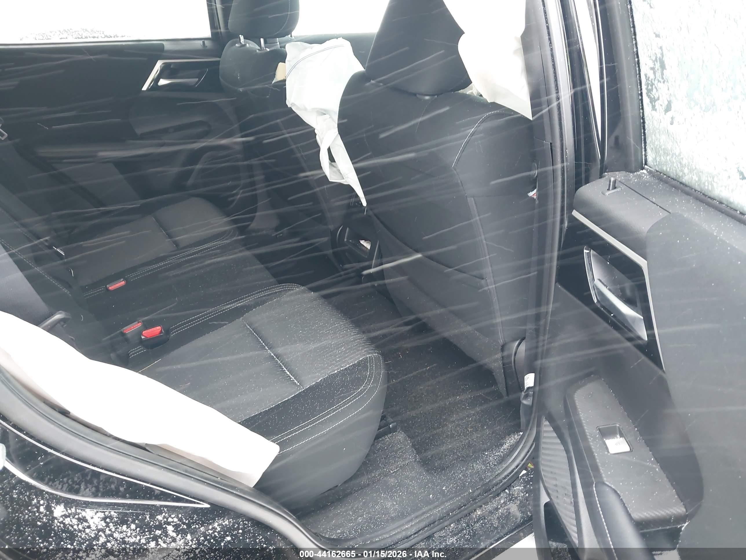 MITSUBISHI OUTLANDER image 8