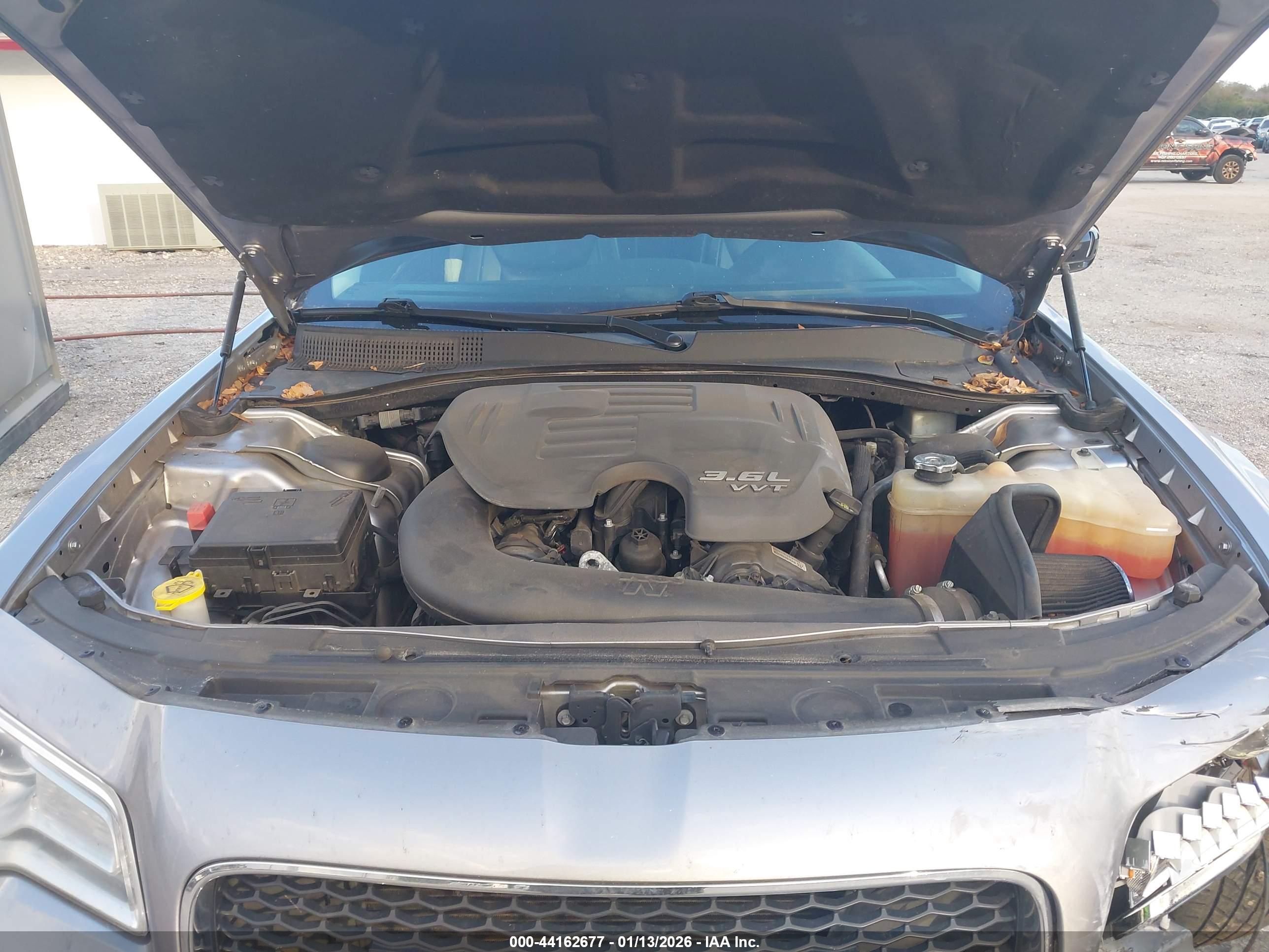 CHRYSLER 300 image 10