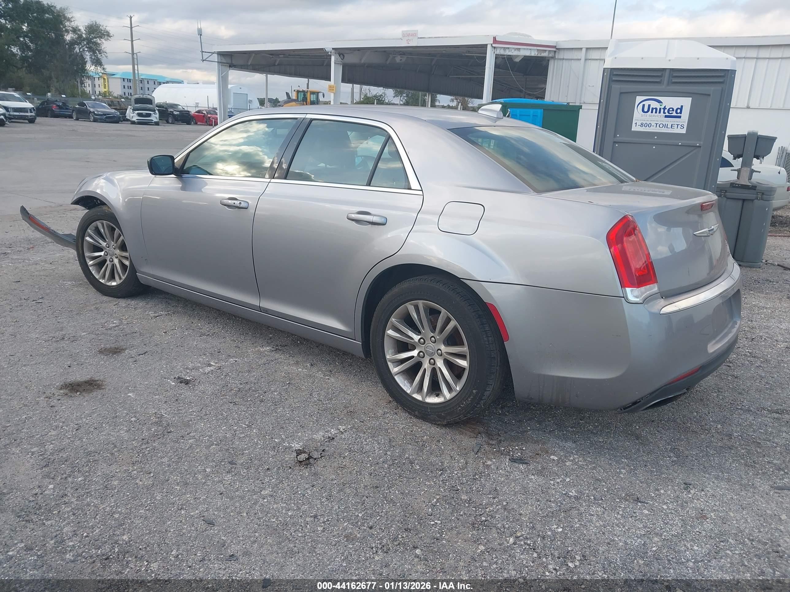 CHRYSLER 300 image 3