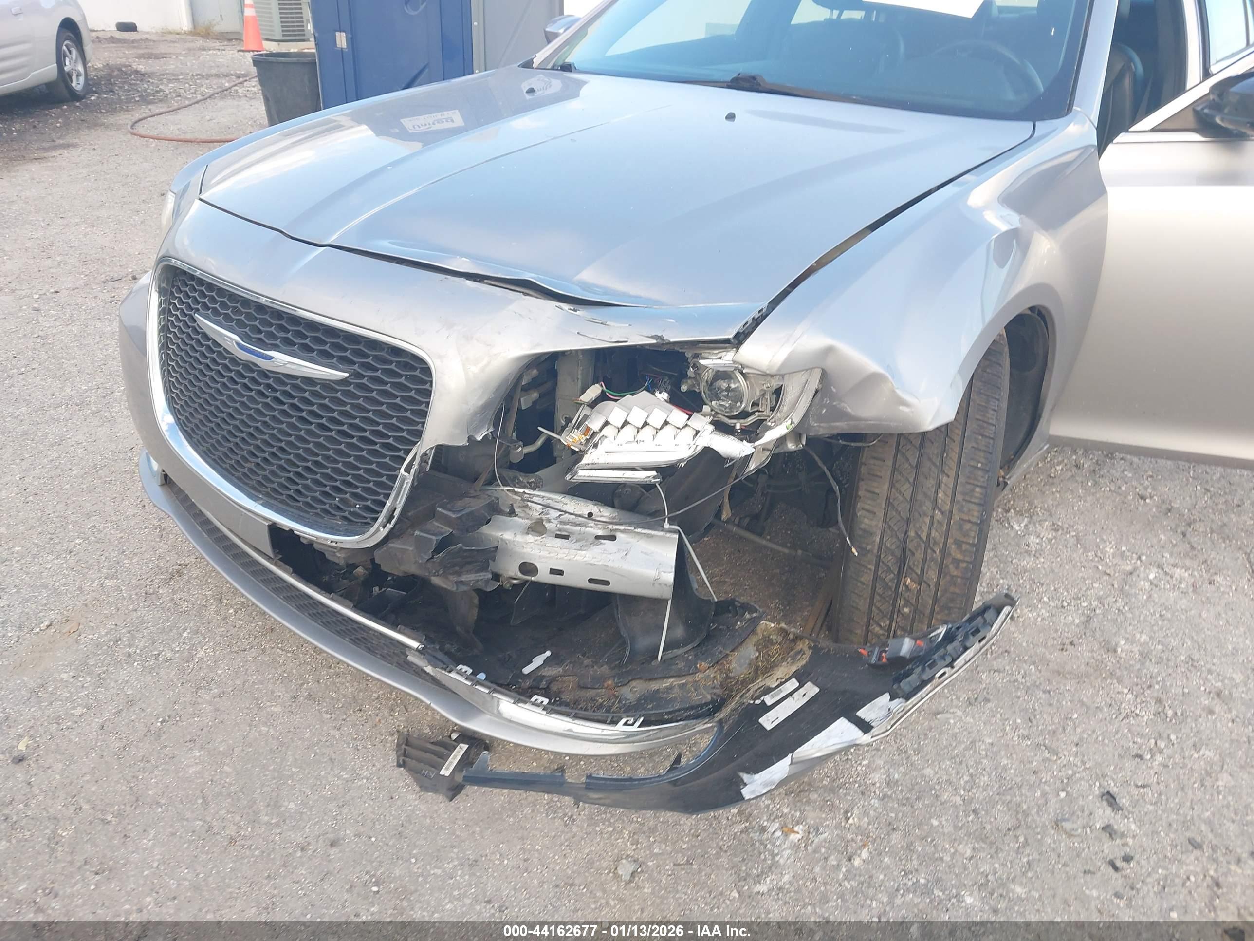 CHRYSLER 300 image 6