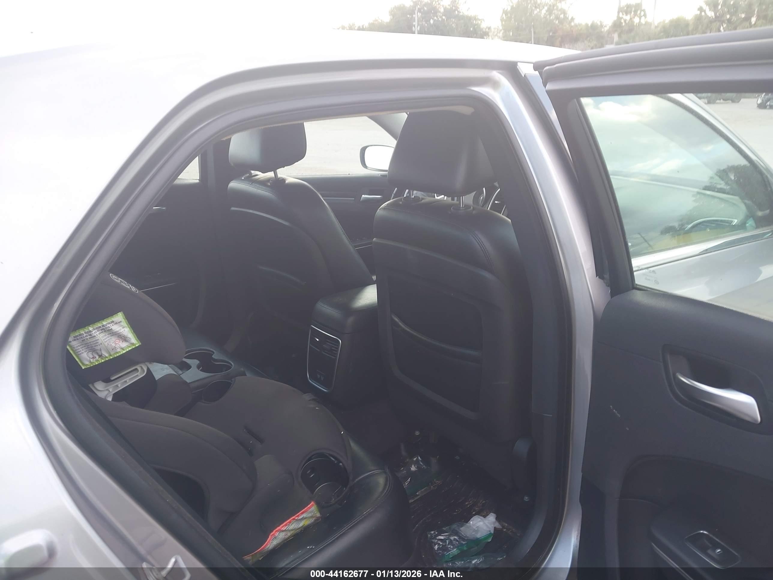 CHRYSLER 300 image 8