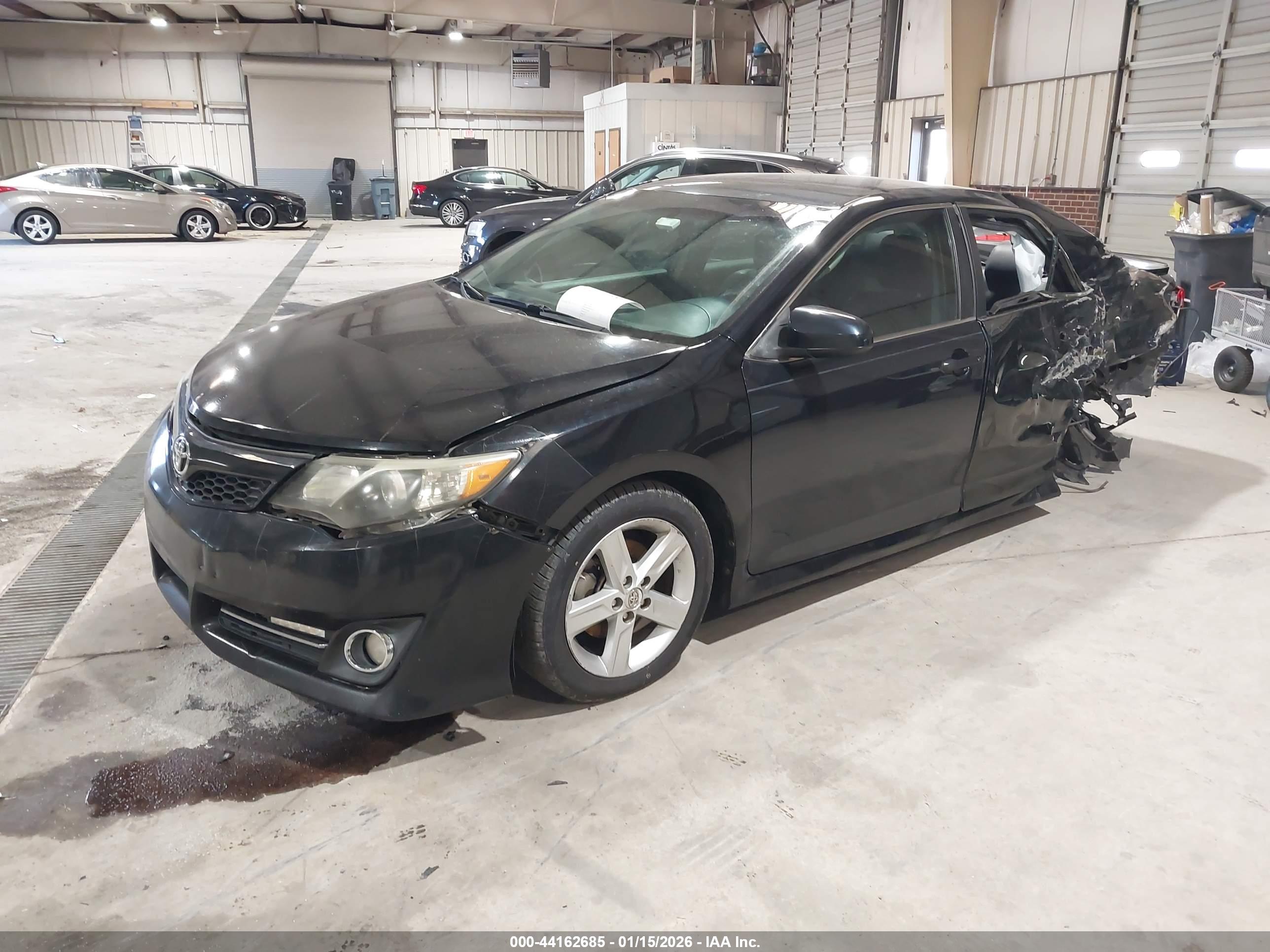 TOYOTA CAMRY image 2