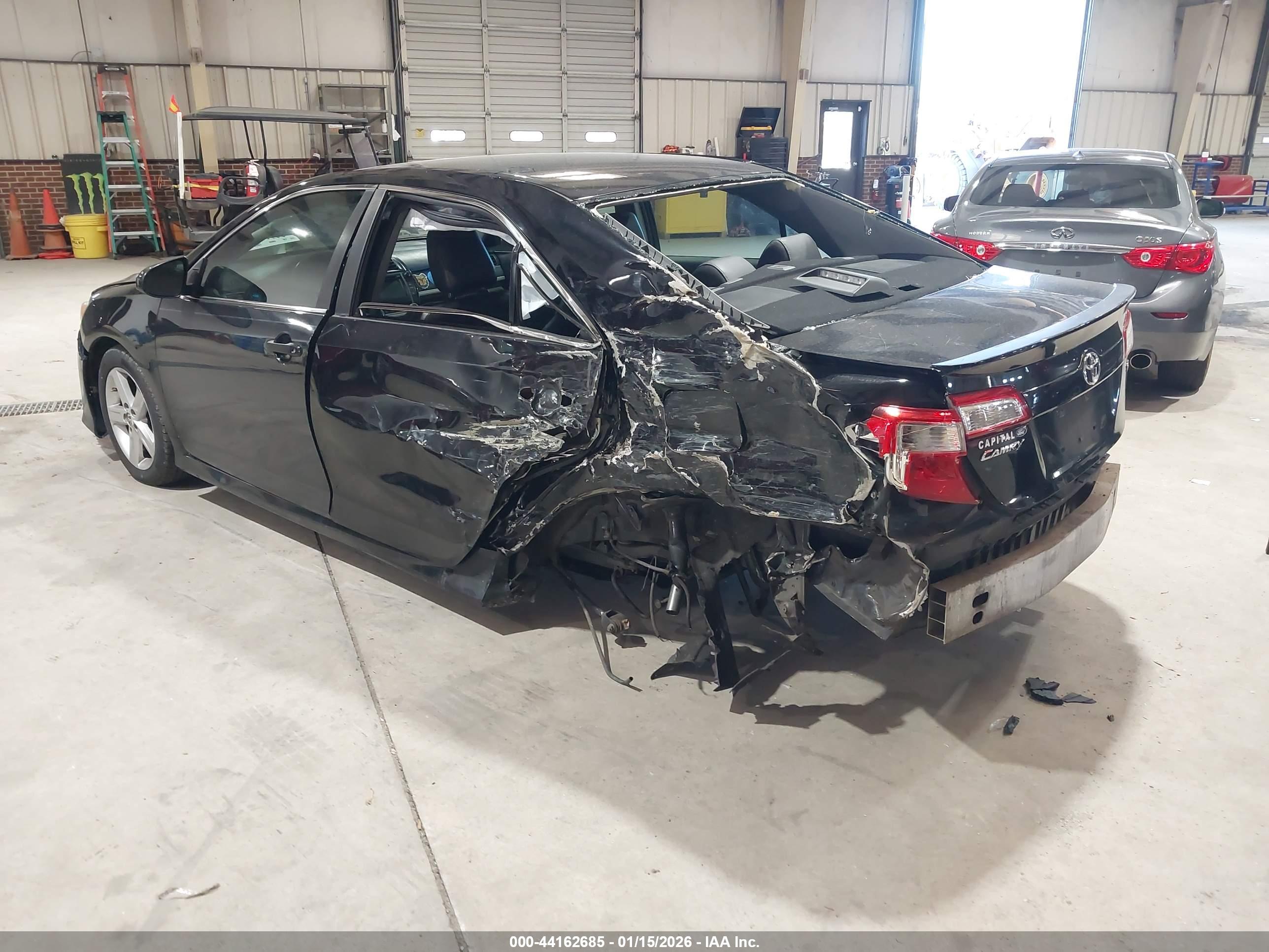 TOYOTA CAMRY image 3
