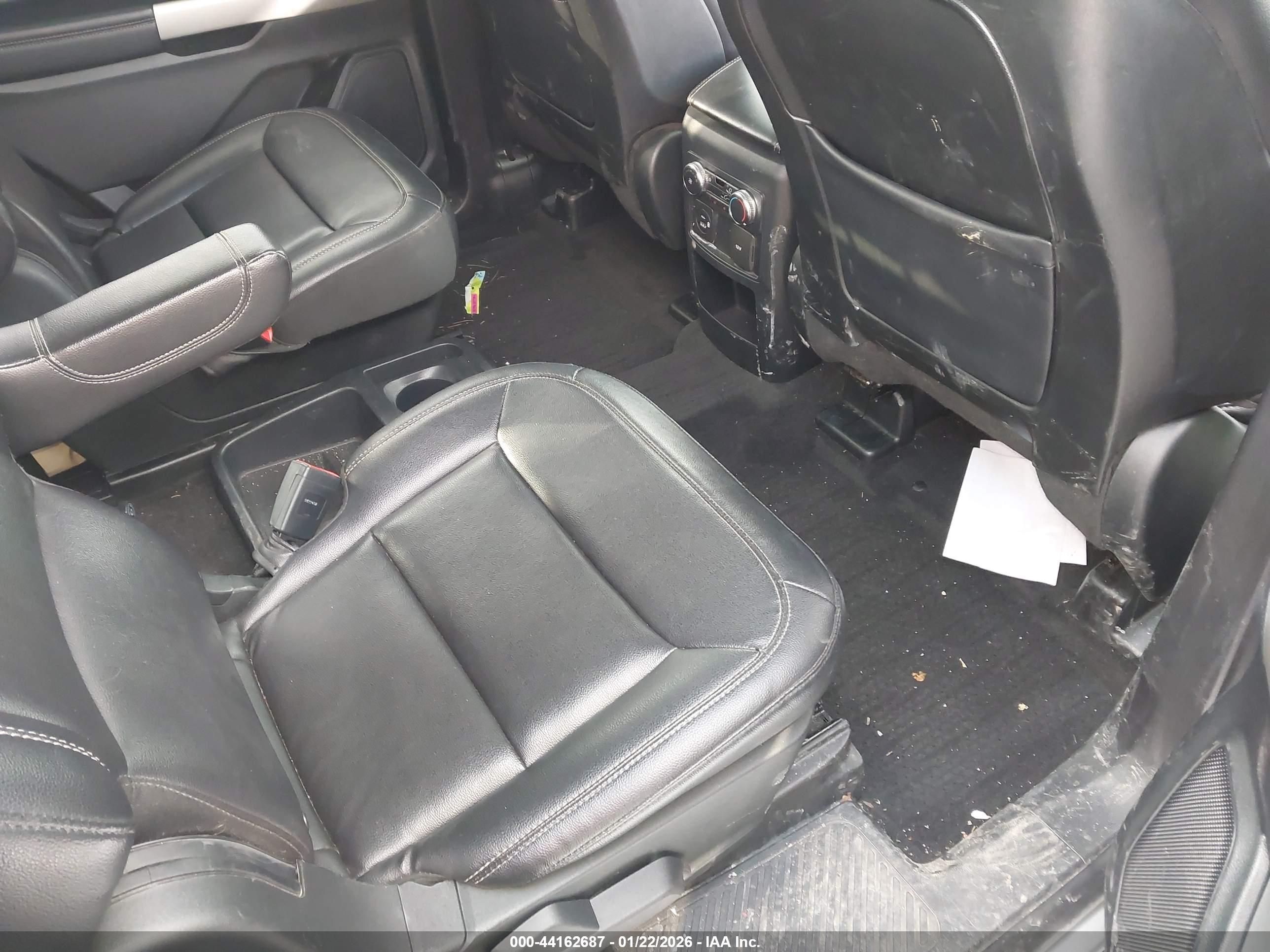 FORD EXPLORER image 8