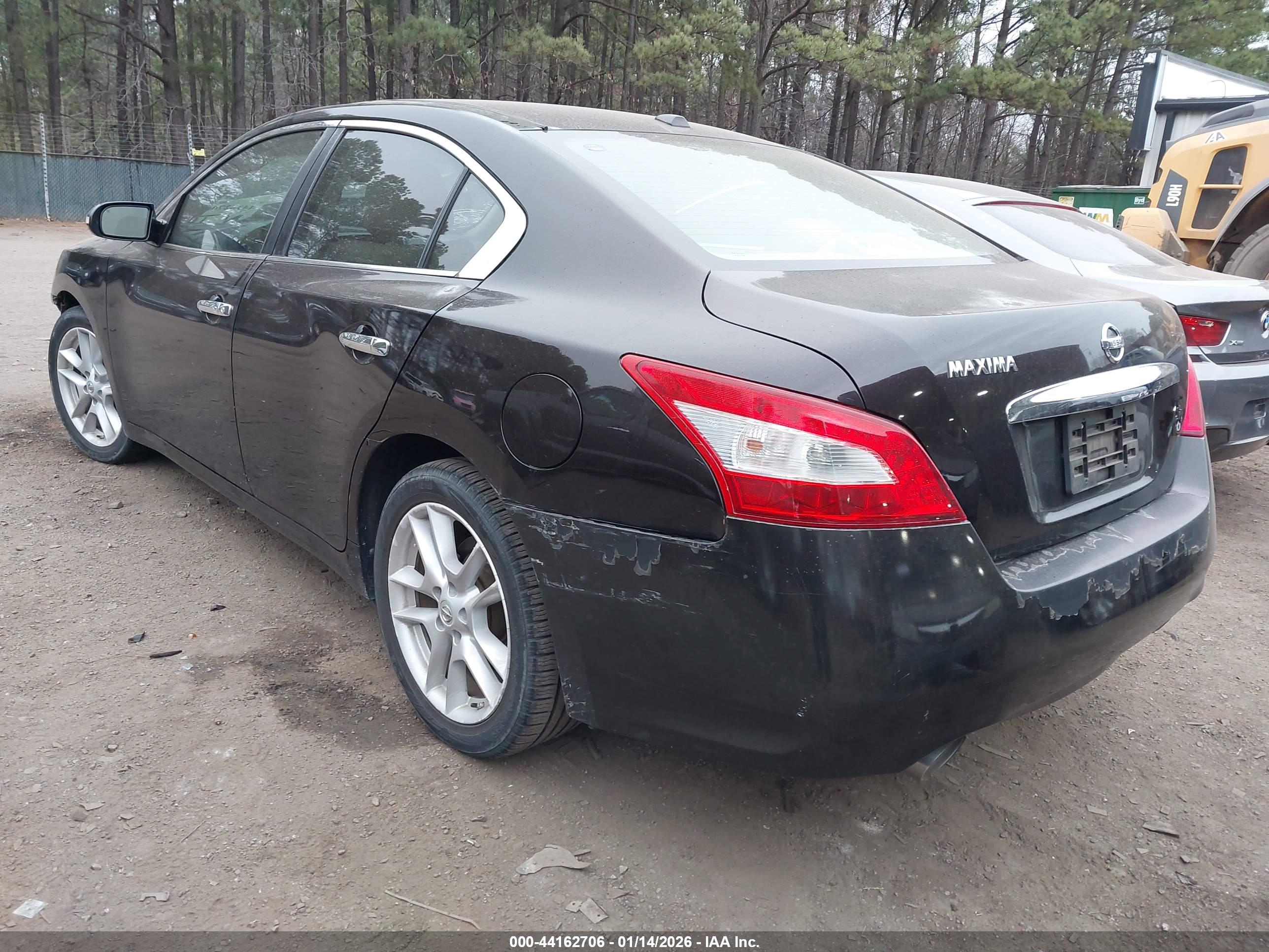 NISSAN MAXIMA image 3