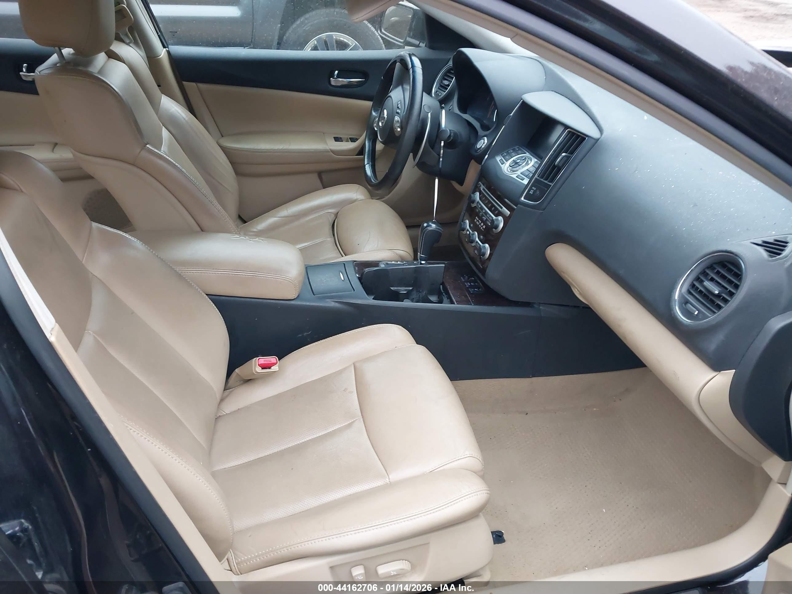 NISSAN MAXIMA image 5