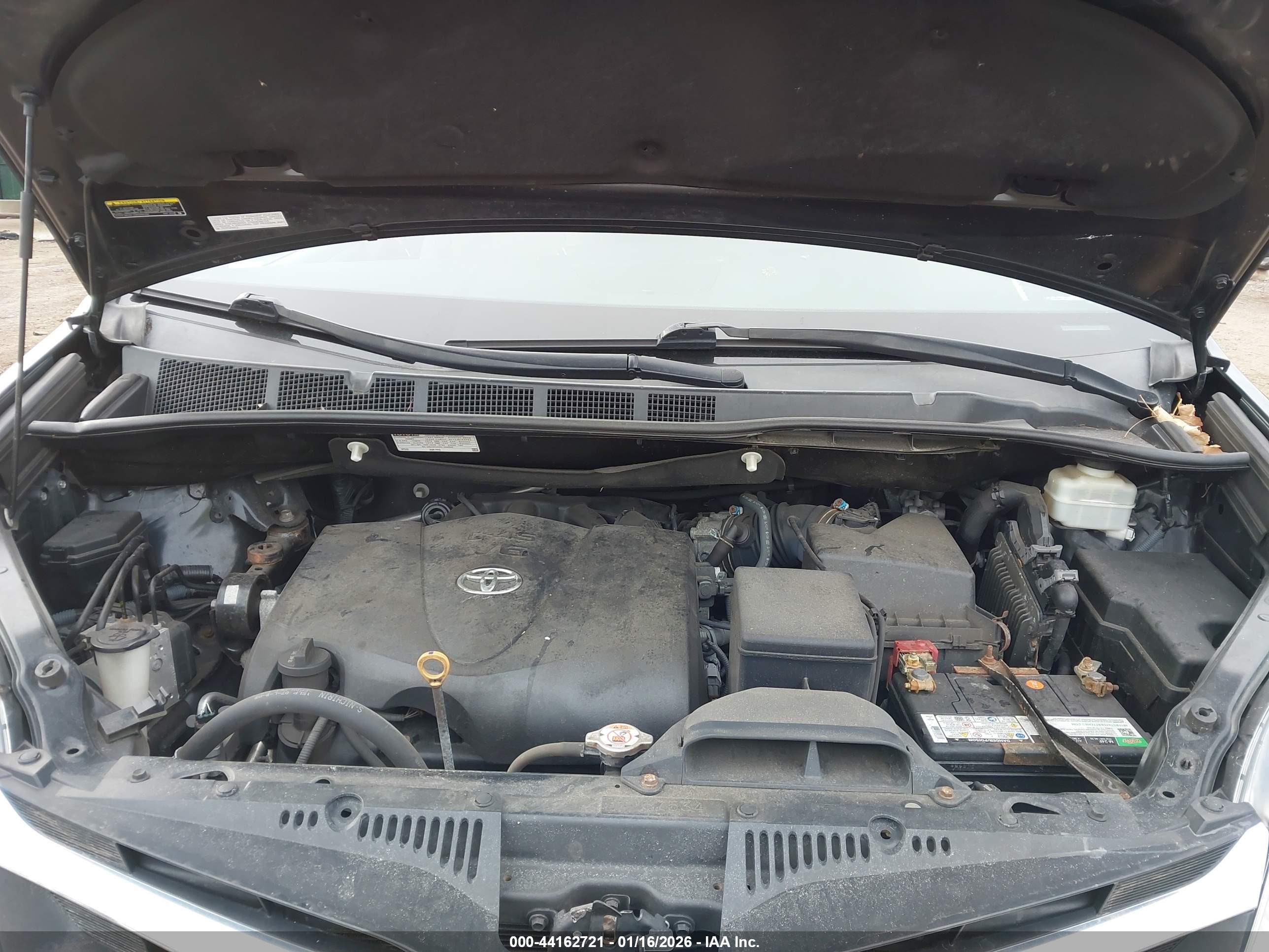 TOYOTA SIENNA image 10