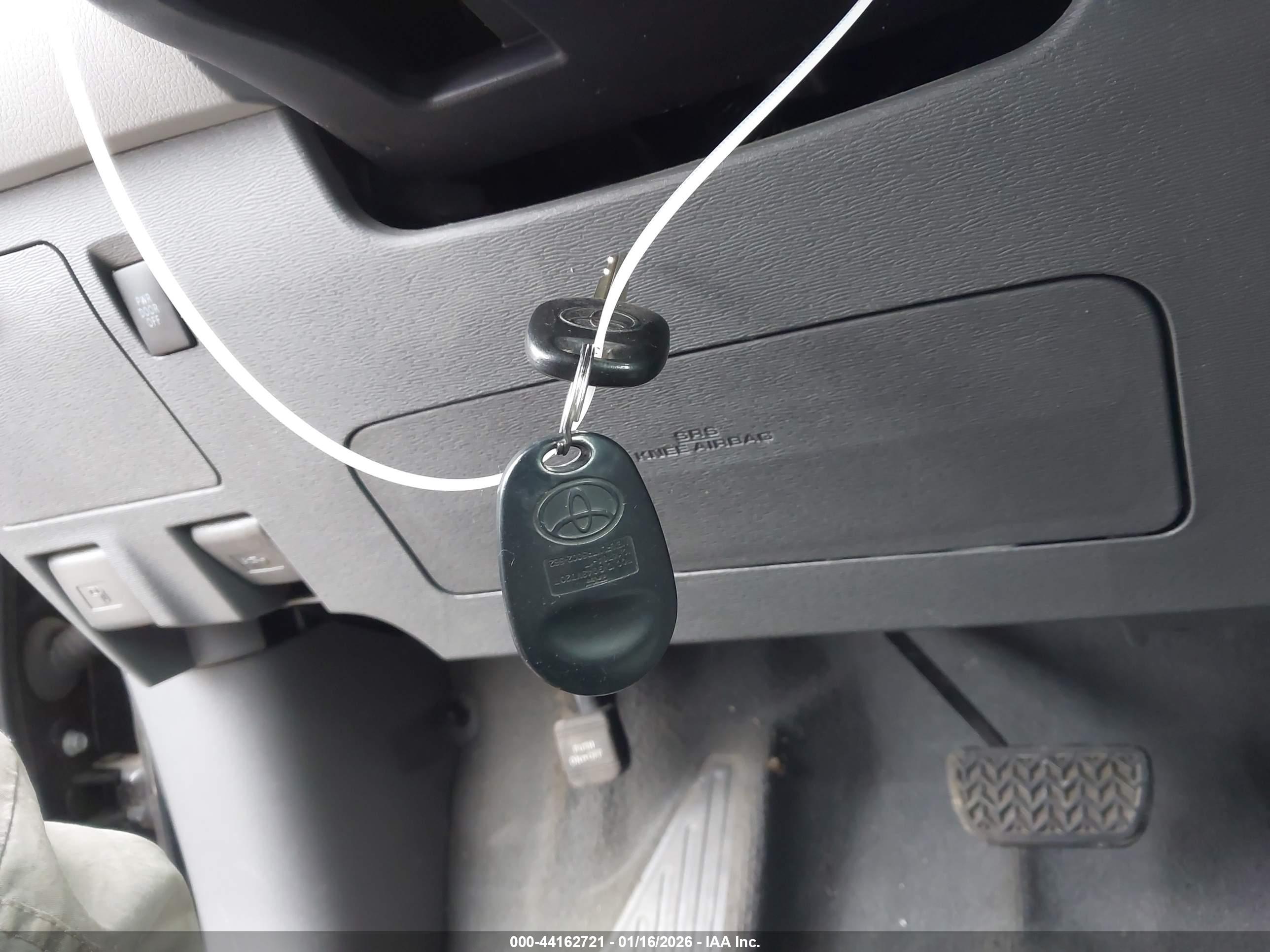 TOYOTA SIENNA image 11