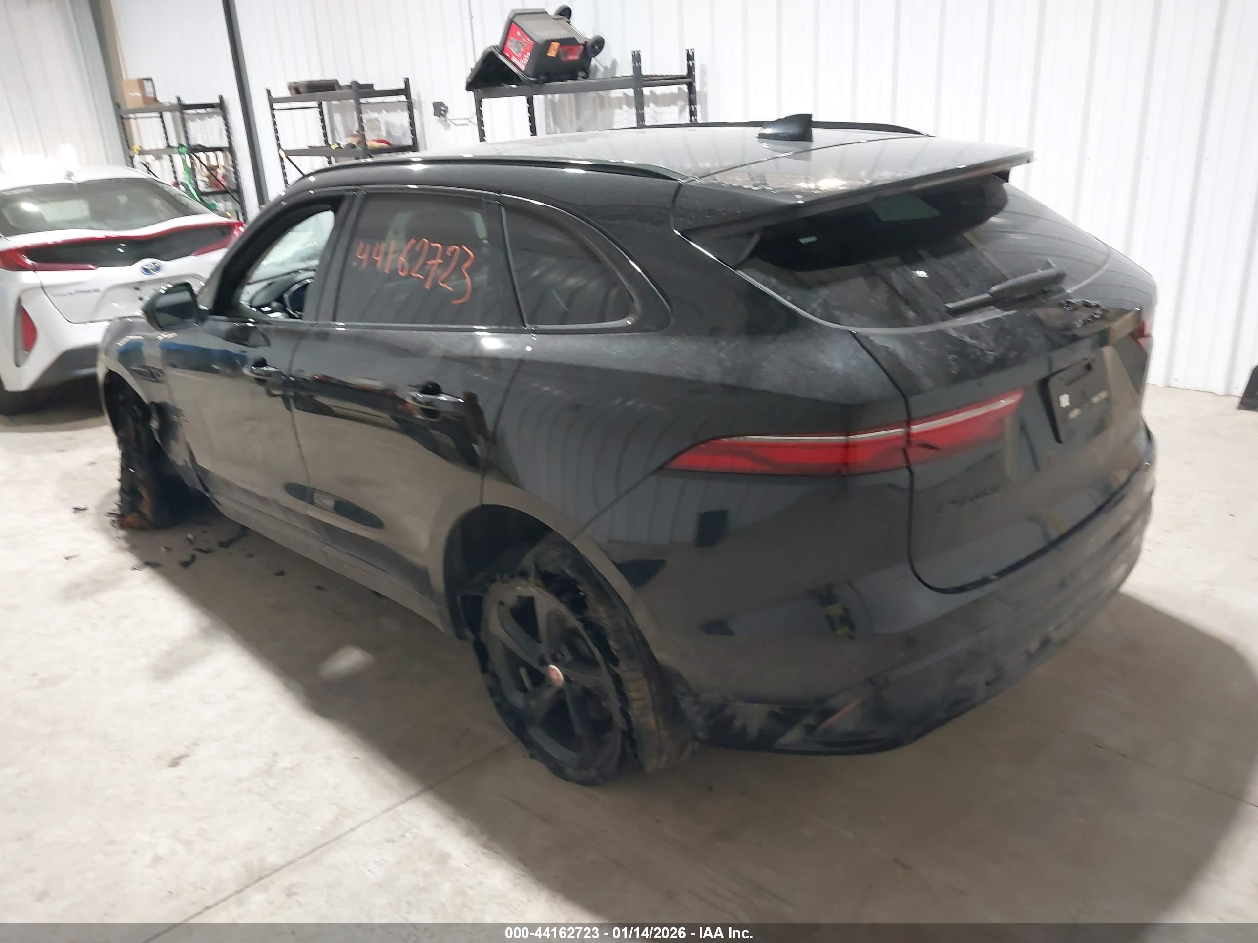 JAGUAR F-PACE image 3