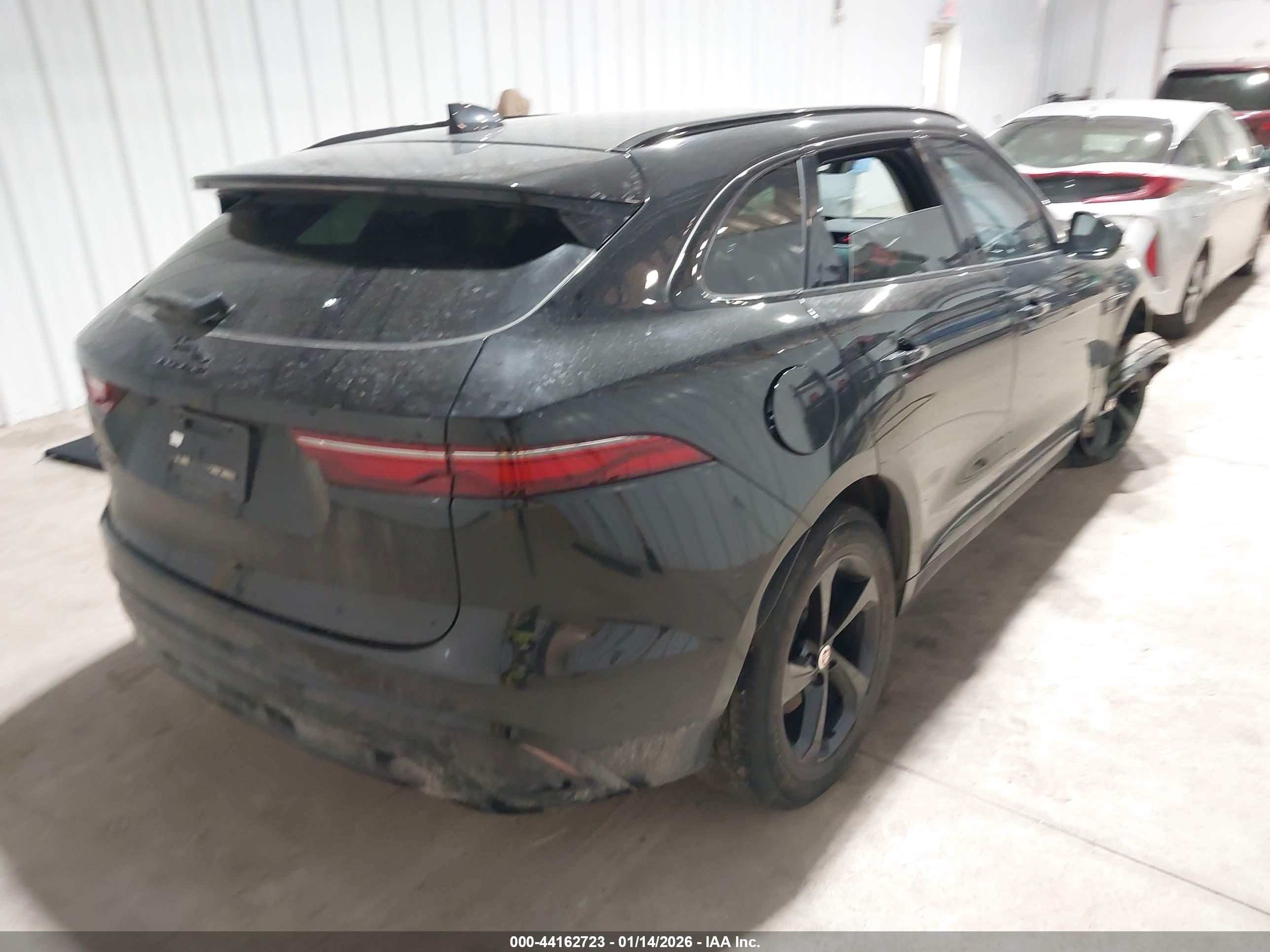 JAGUAR F-PACE image 4