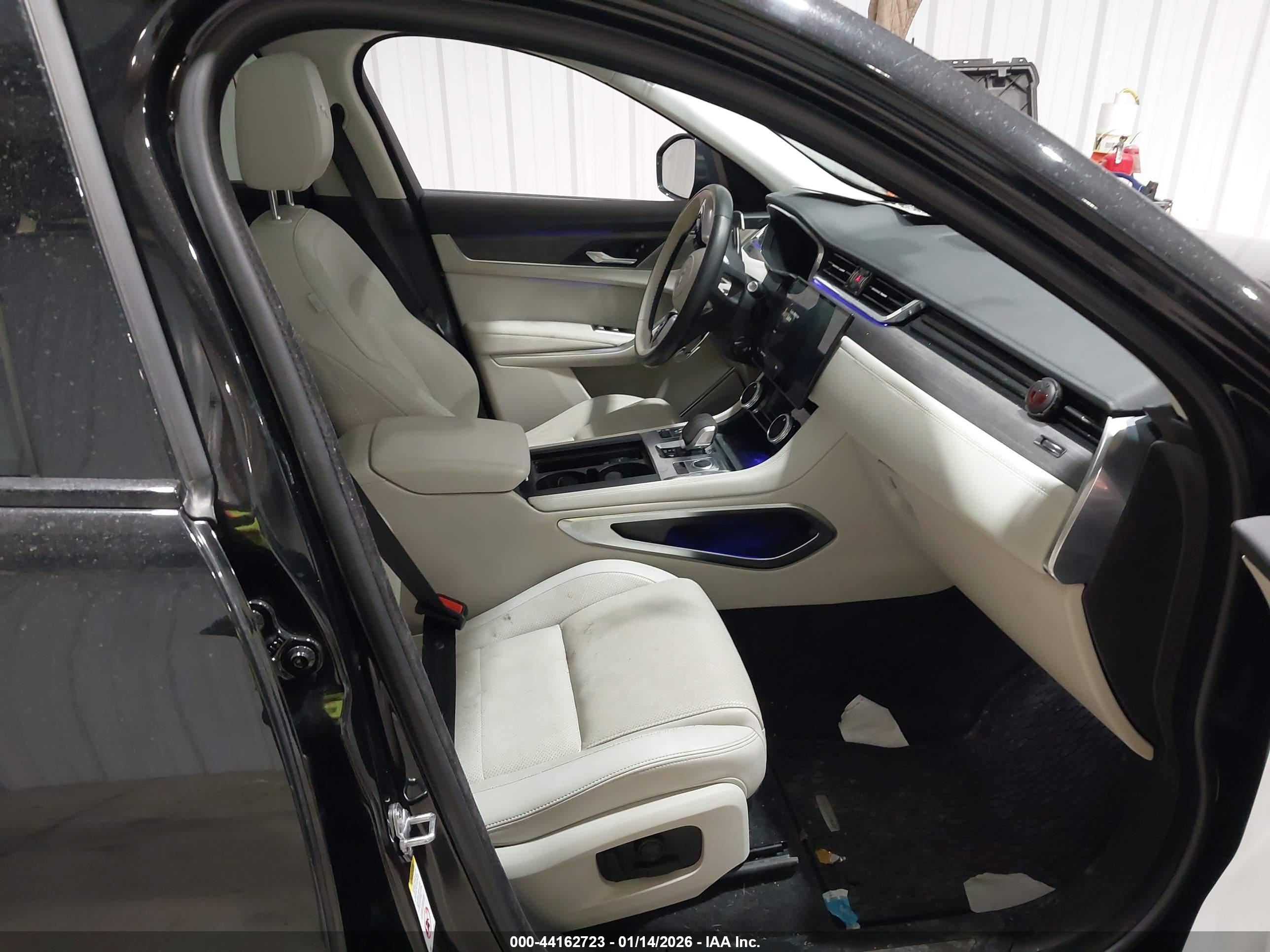 JAGUAR F-PACE image 5
