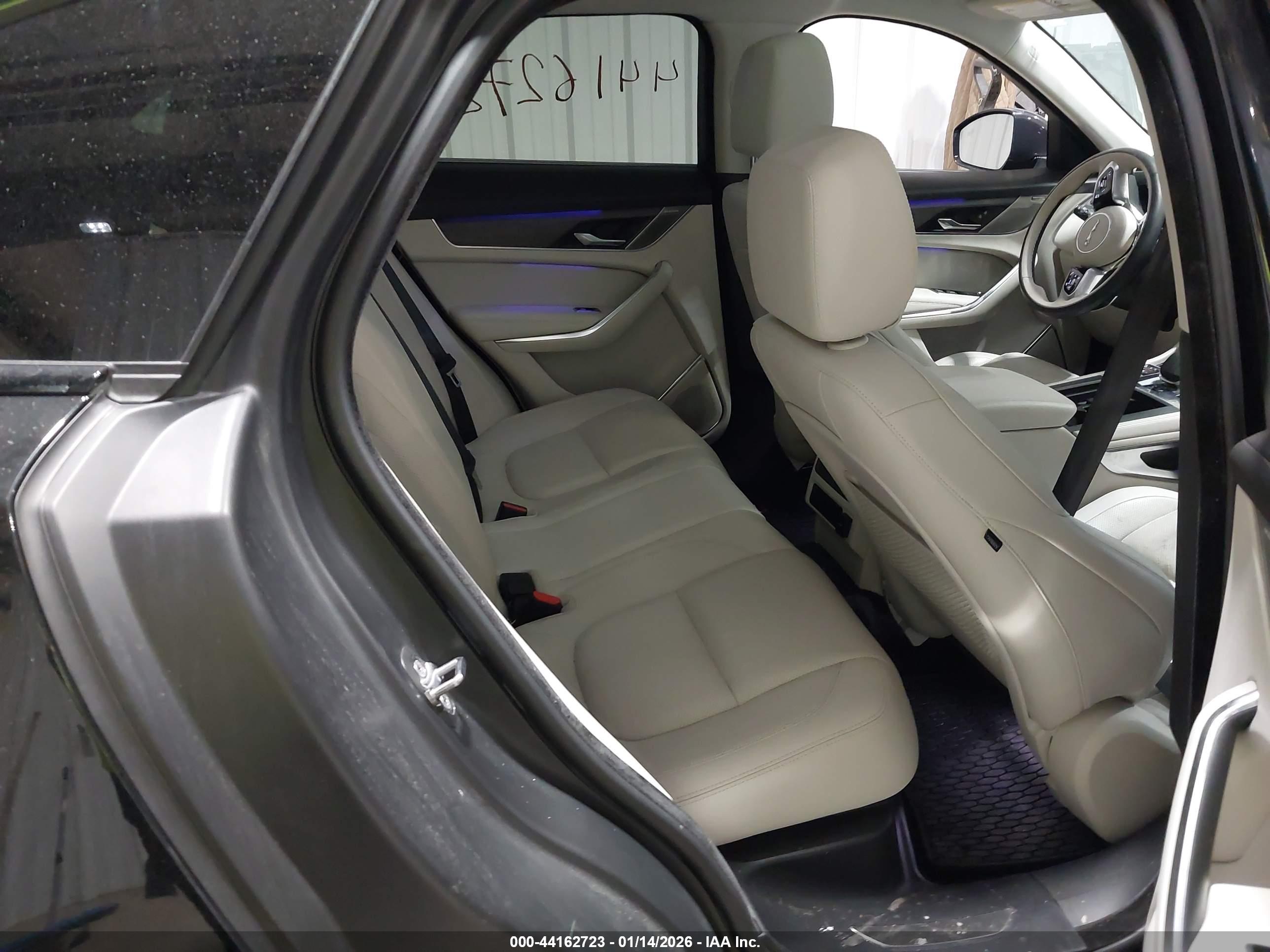 JAGUAR F-PACE image 8