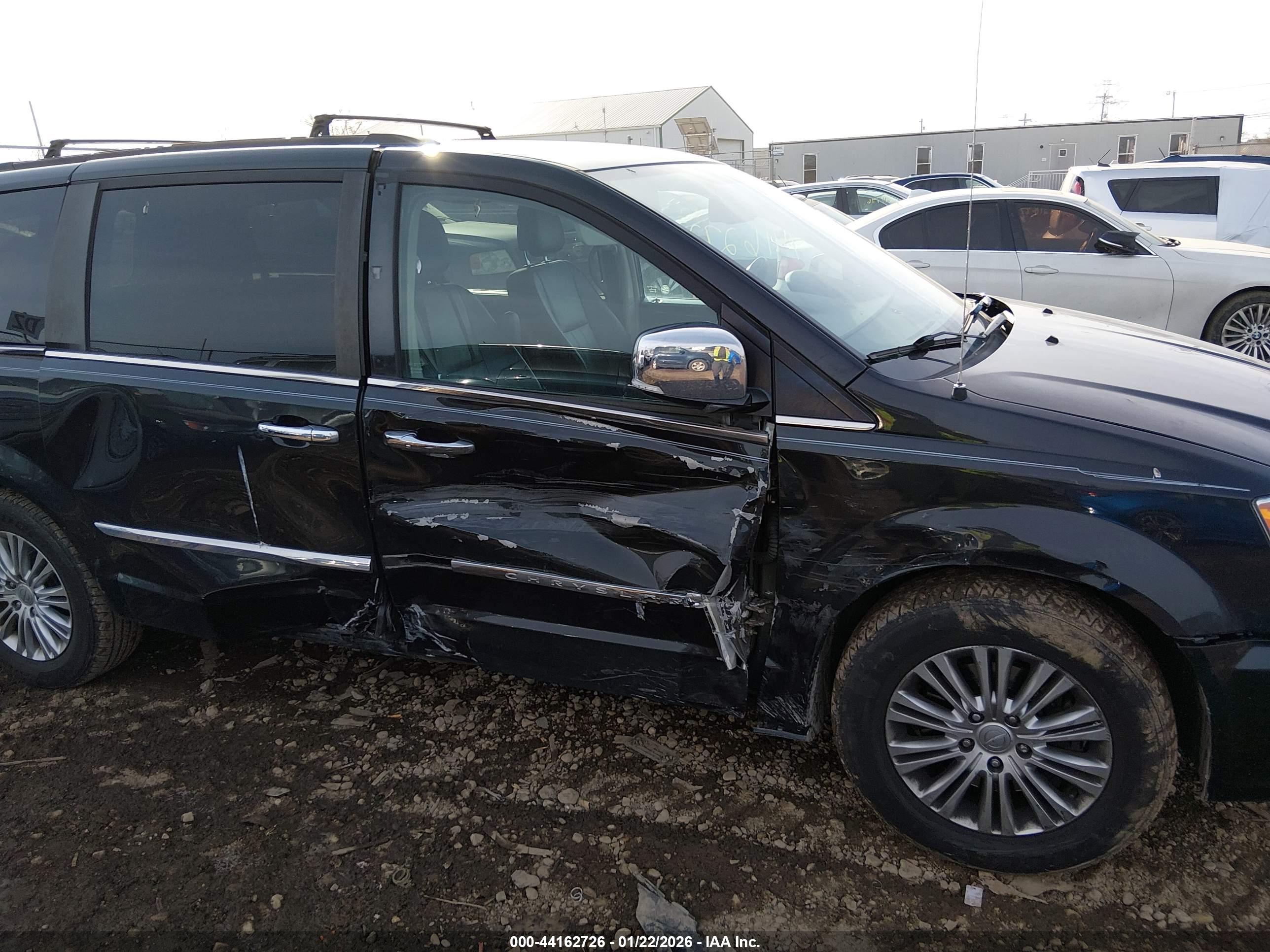 CHRYSLER TOWN image 6