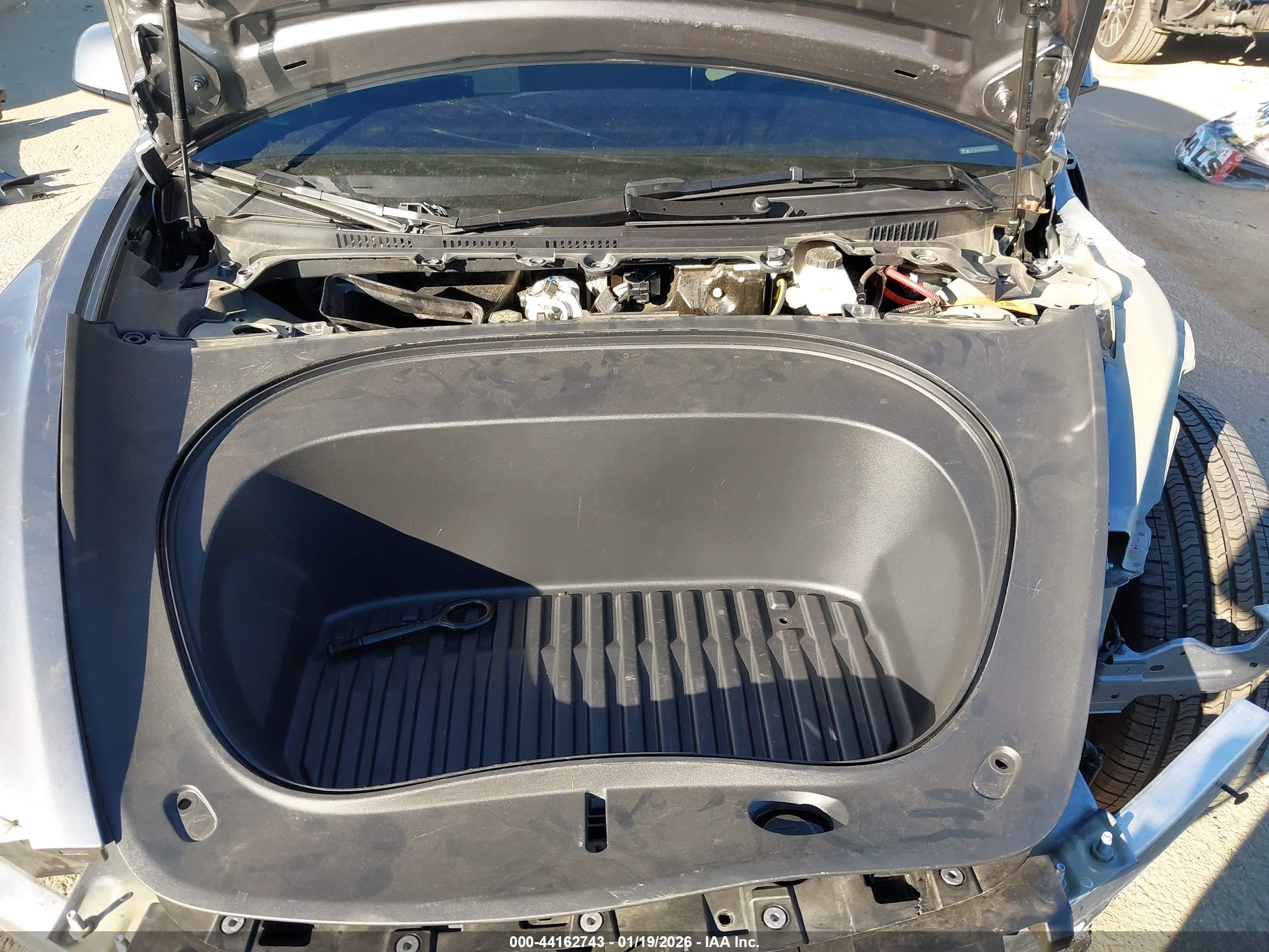 TESLA MODEL image 10