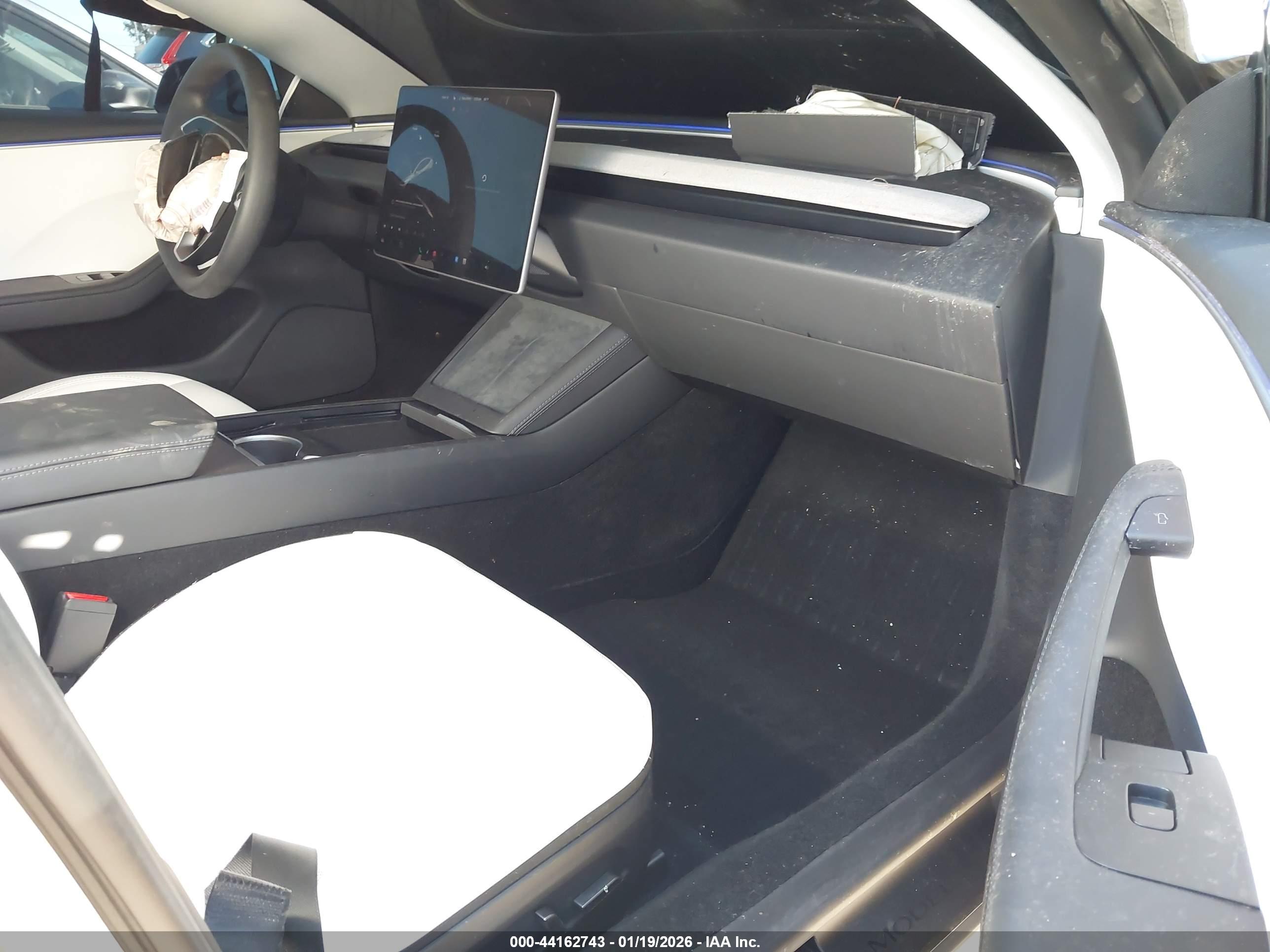 TESLA MODEL image 5