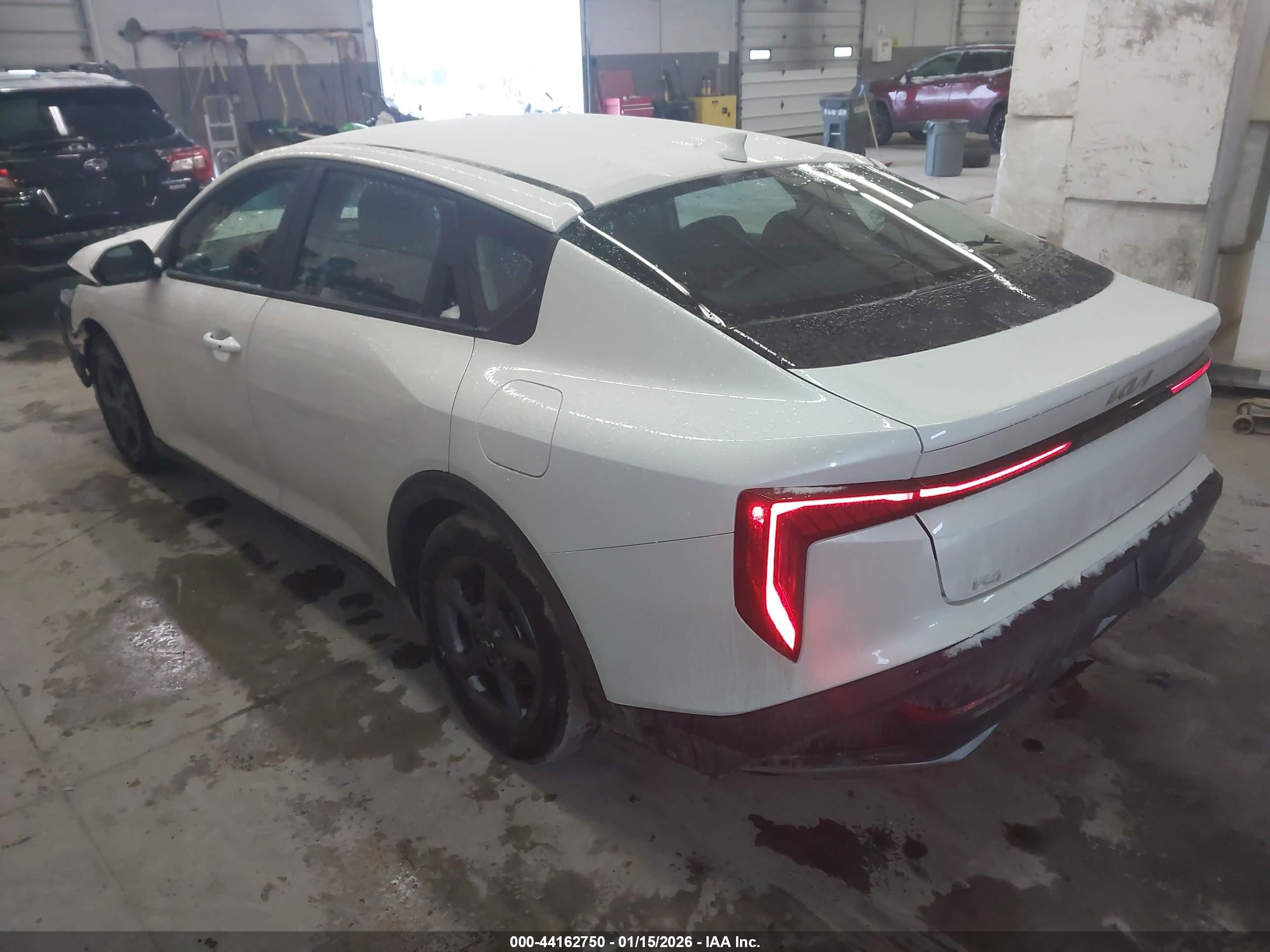 KIA K4 image 3