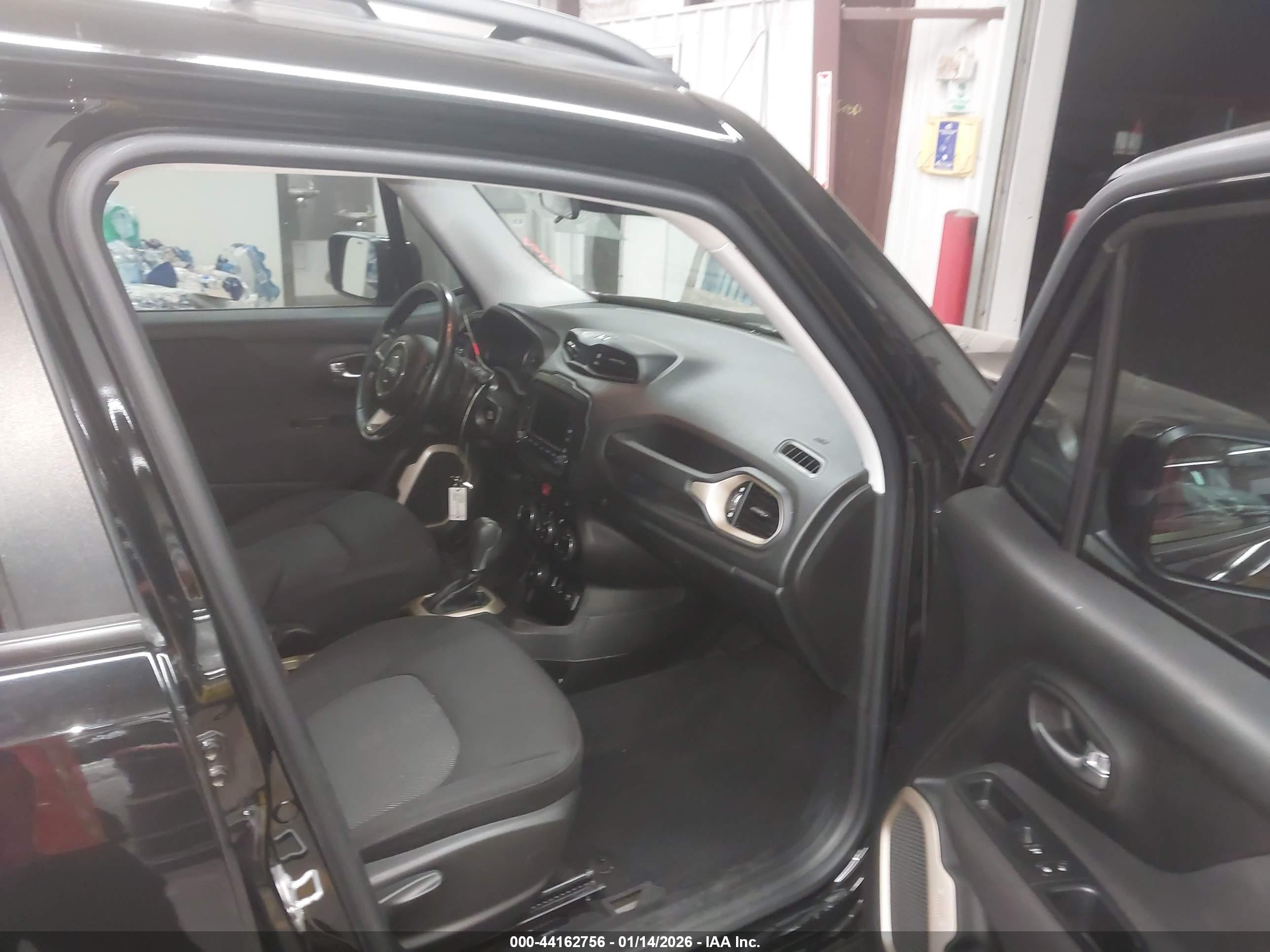 JEEP RENEGADE image 5