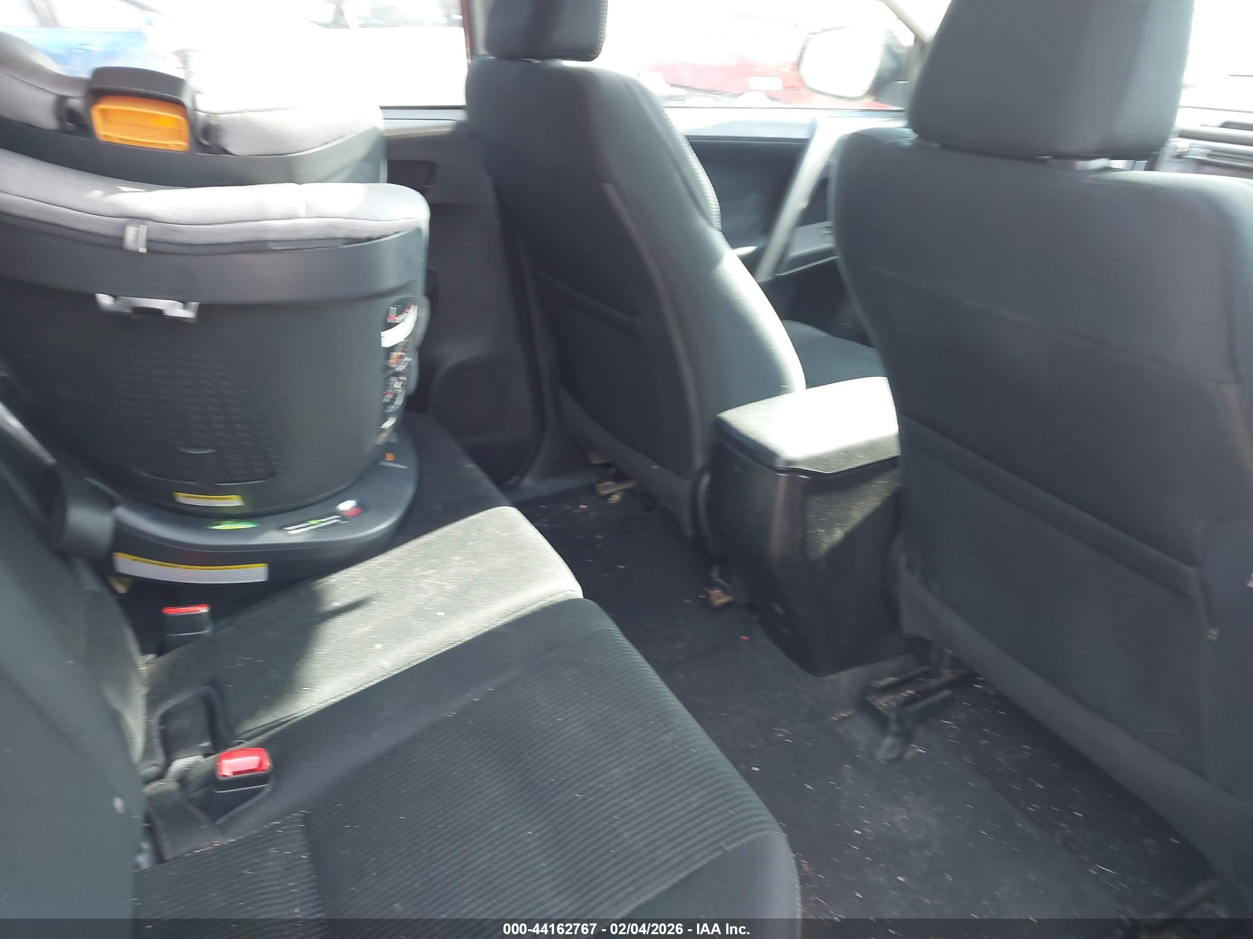TOYOTA RAV4 image 8