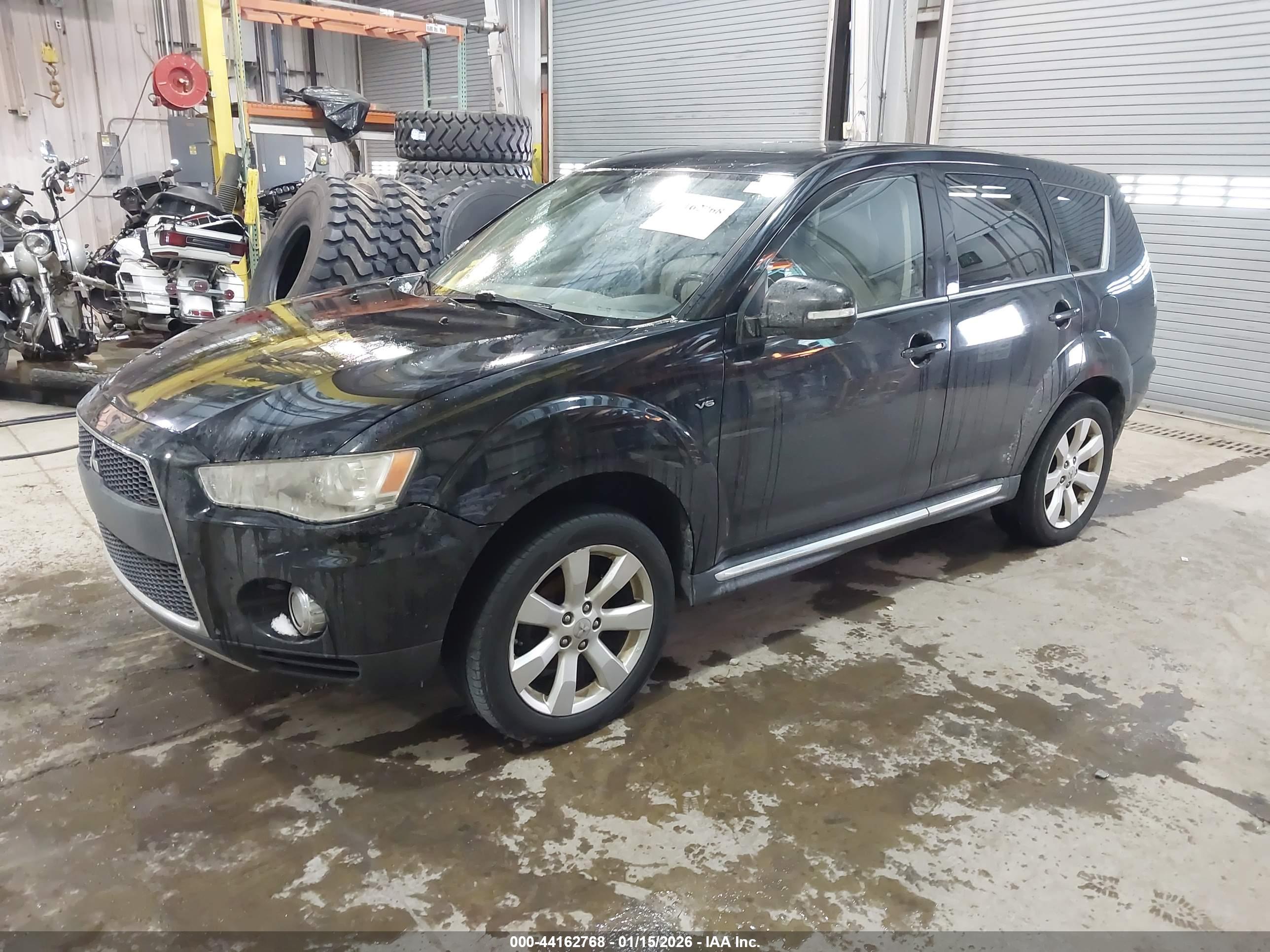 MITSUBISHI OUTLANDER image 2