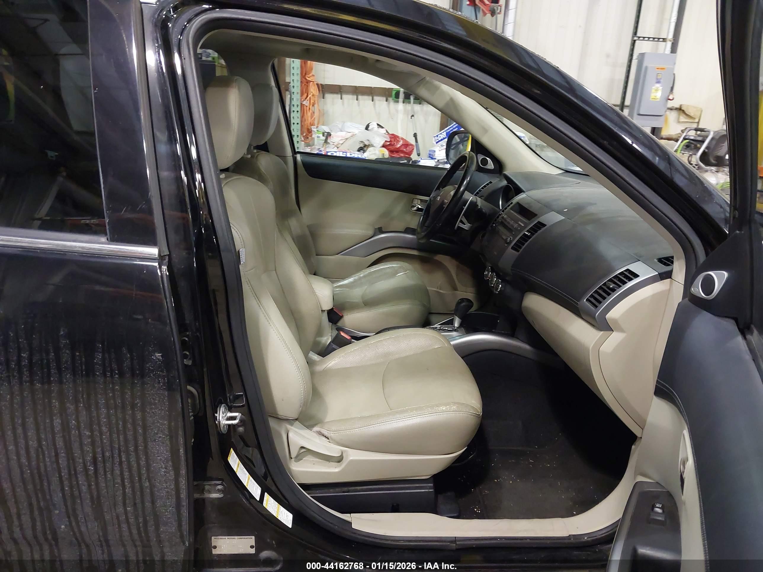 MITSUBISHI OUTLANDER image 5
