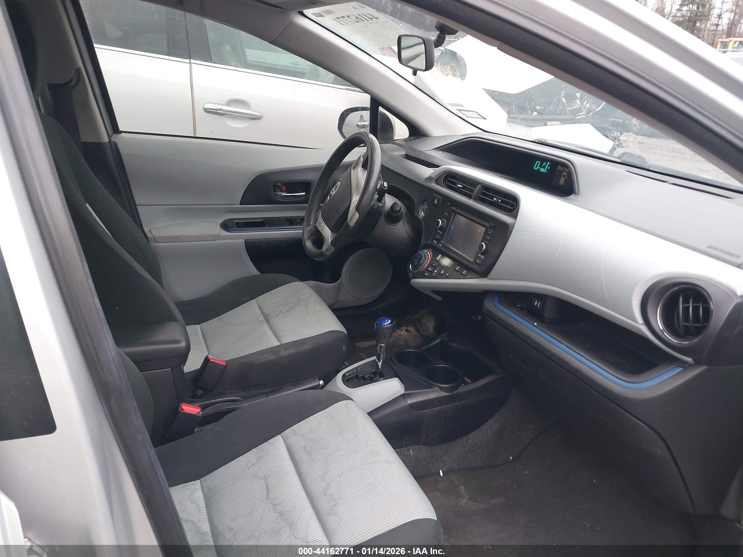 TOYOTA PRIUS image 5