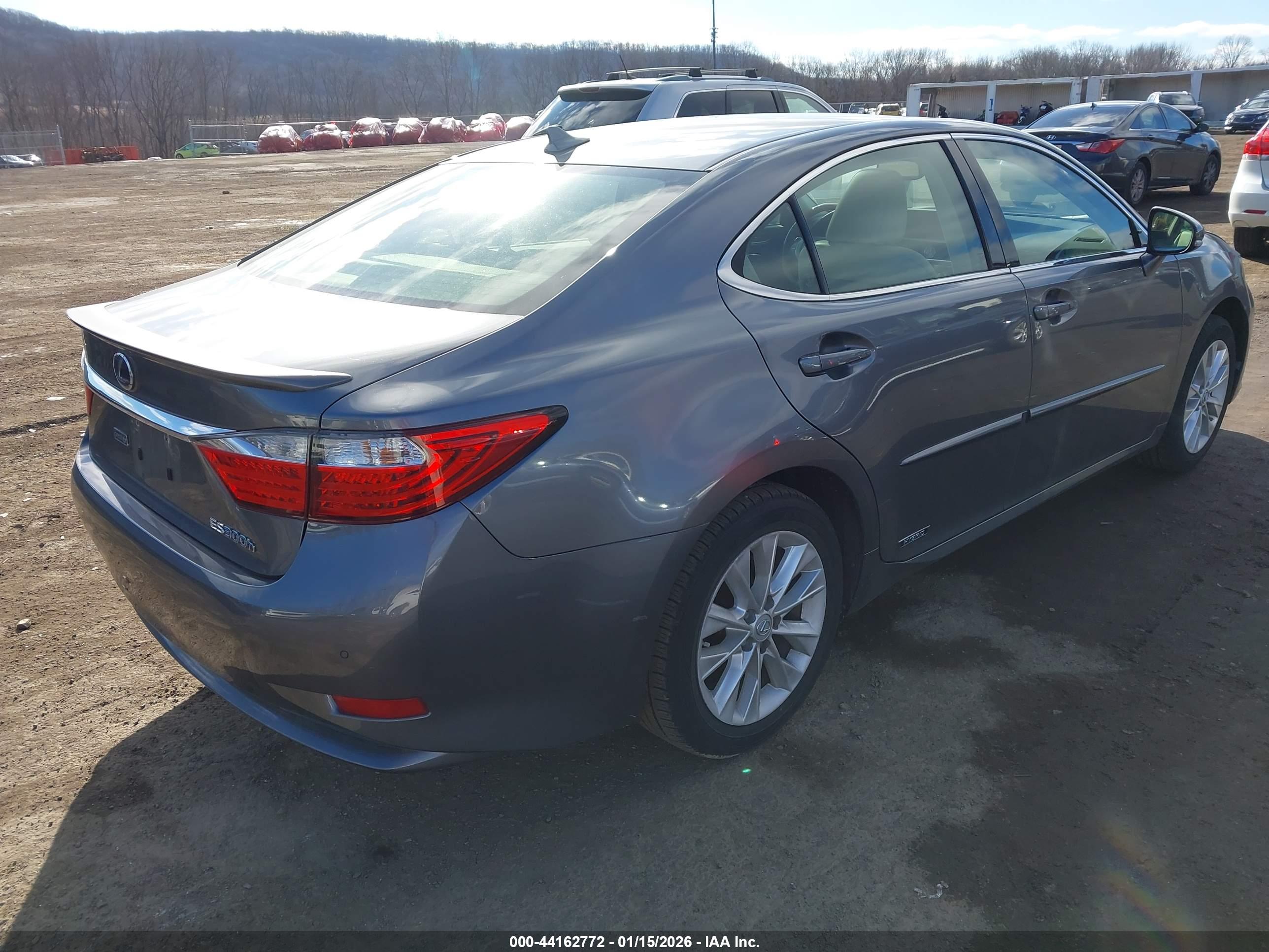 LEXUS ES image 4