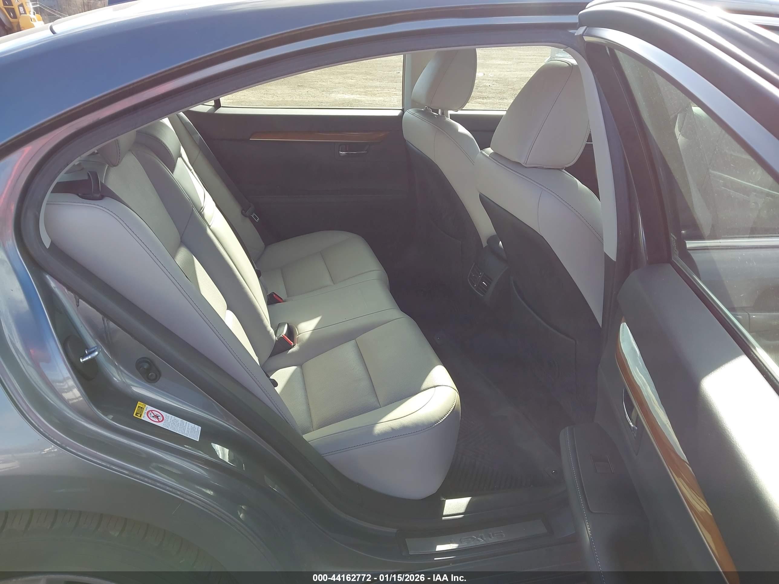 LEXUS ES image 8