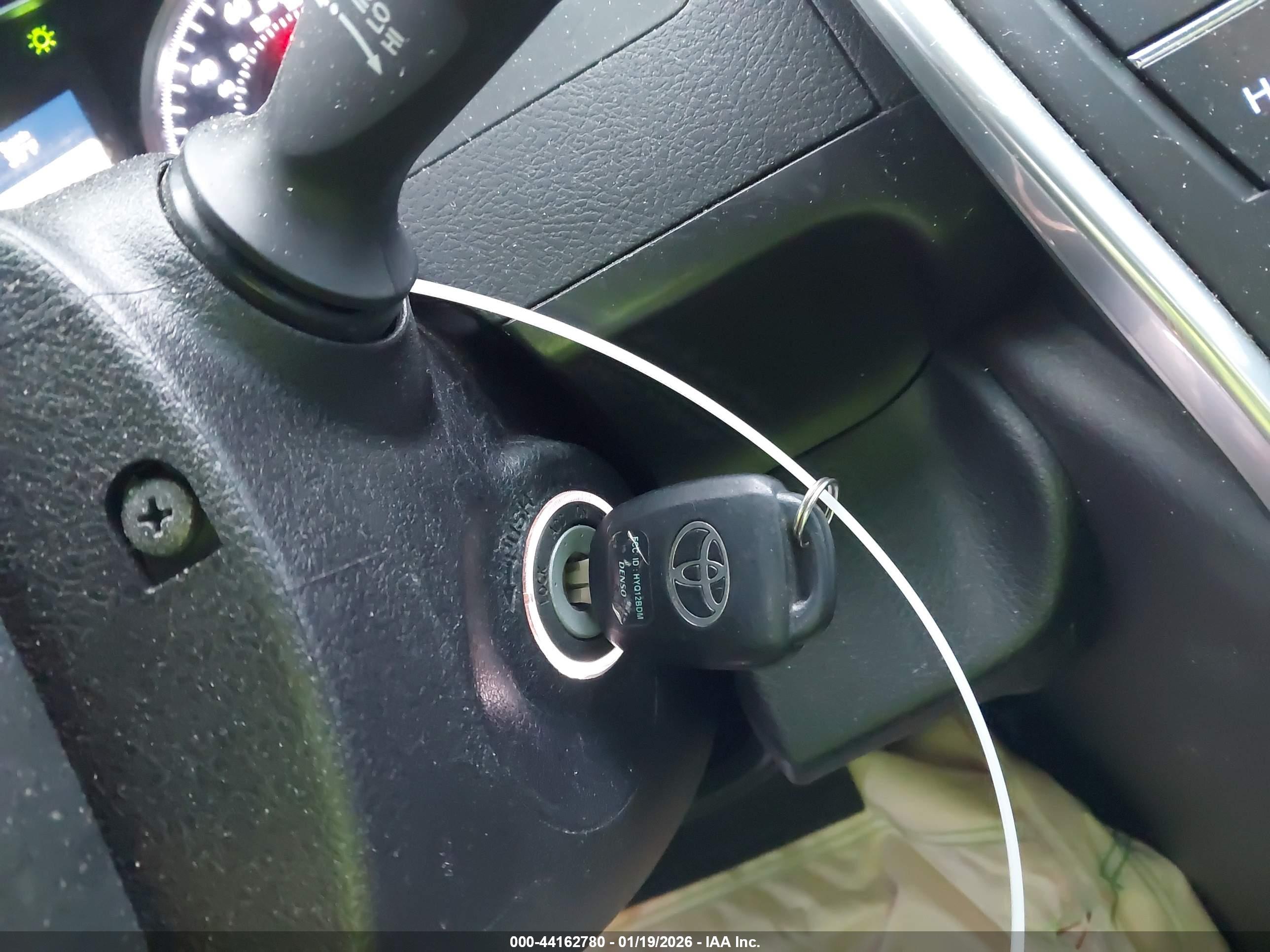 TOYOTA CAMRY image 11